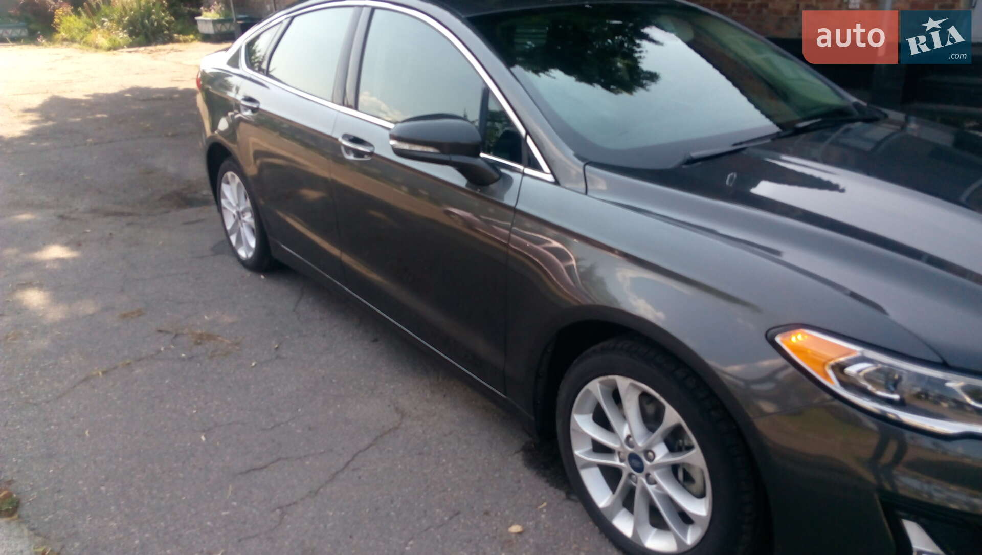 Ford Fusion 2019 VIN 3FA6P0SU0KR174181 фото оголошення 2 з 10