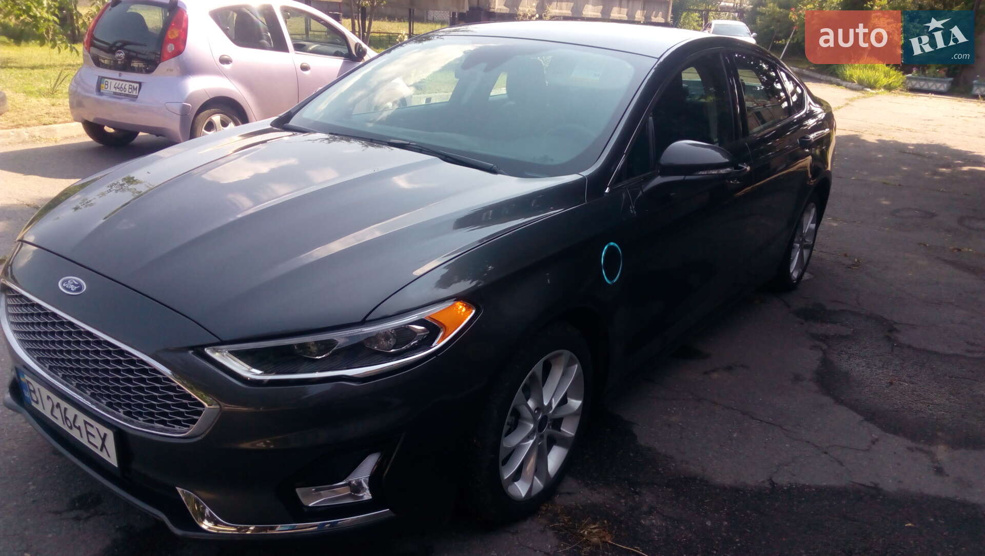 Ford Fusion 2019 VIN 3FA6P0SU0KR174181 фото оголошення 3 з 10