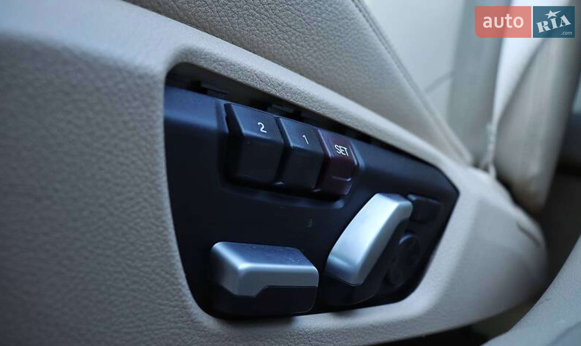 BMW 3 Series 2015 VIN WBA8E9G57GNT46020 фото оголошення 16 з 25