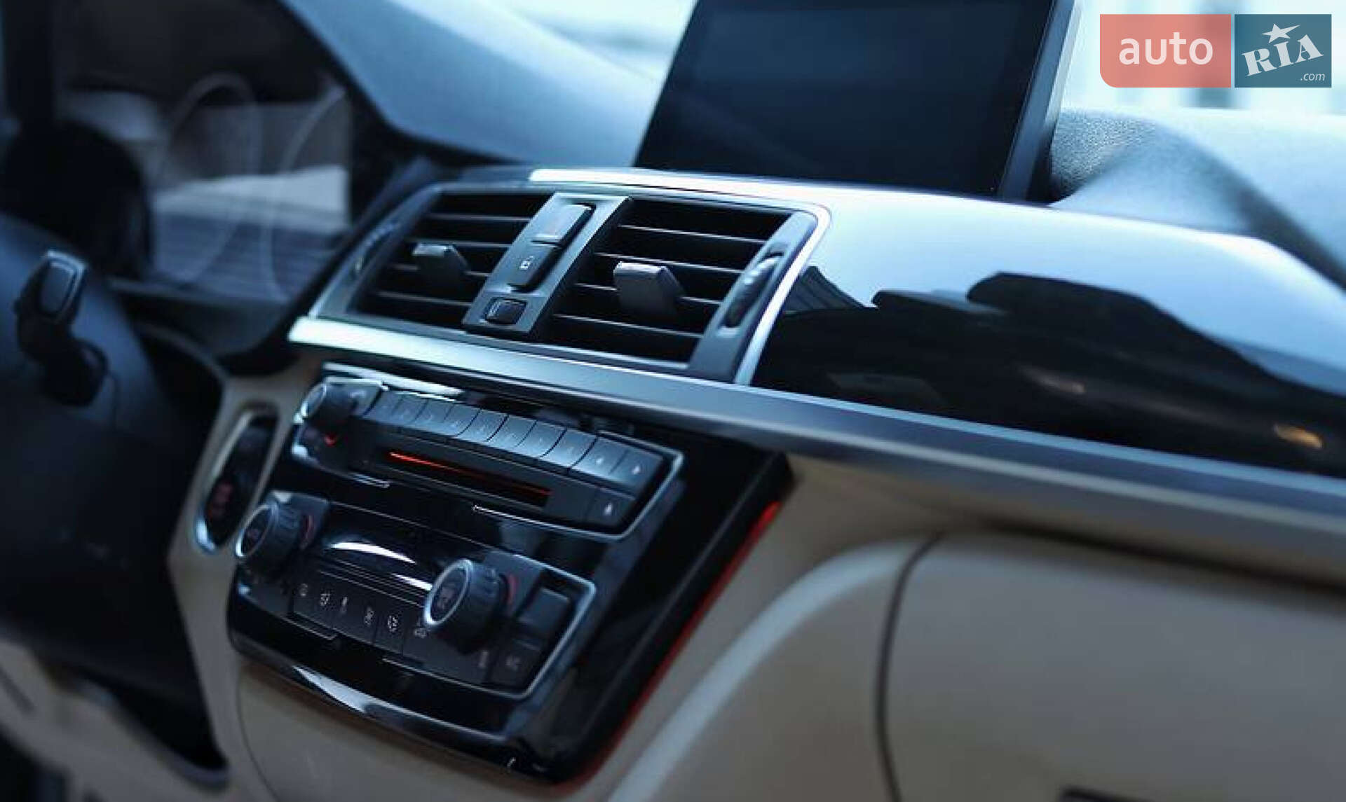 BMW 3 Series 2015 VIN WBA8E9G57GNT46020 фото оголошення 20 з 25