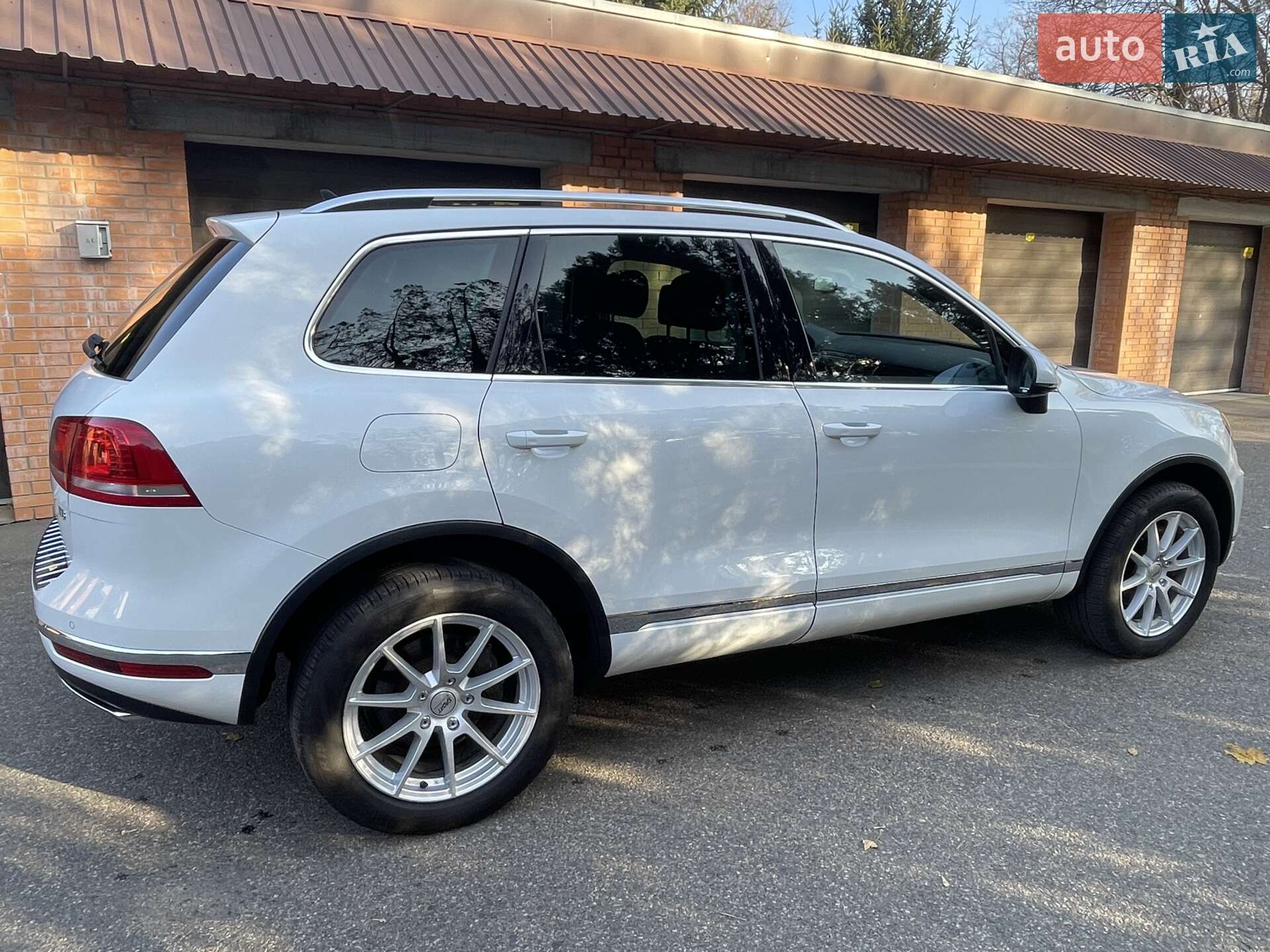 Volkswagen Touareg 2015 VIN WVGEF9BP9GD005148 фото оголошення 14 з 36