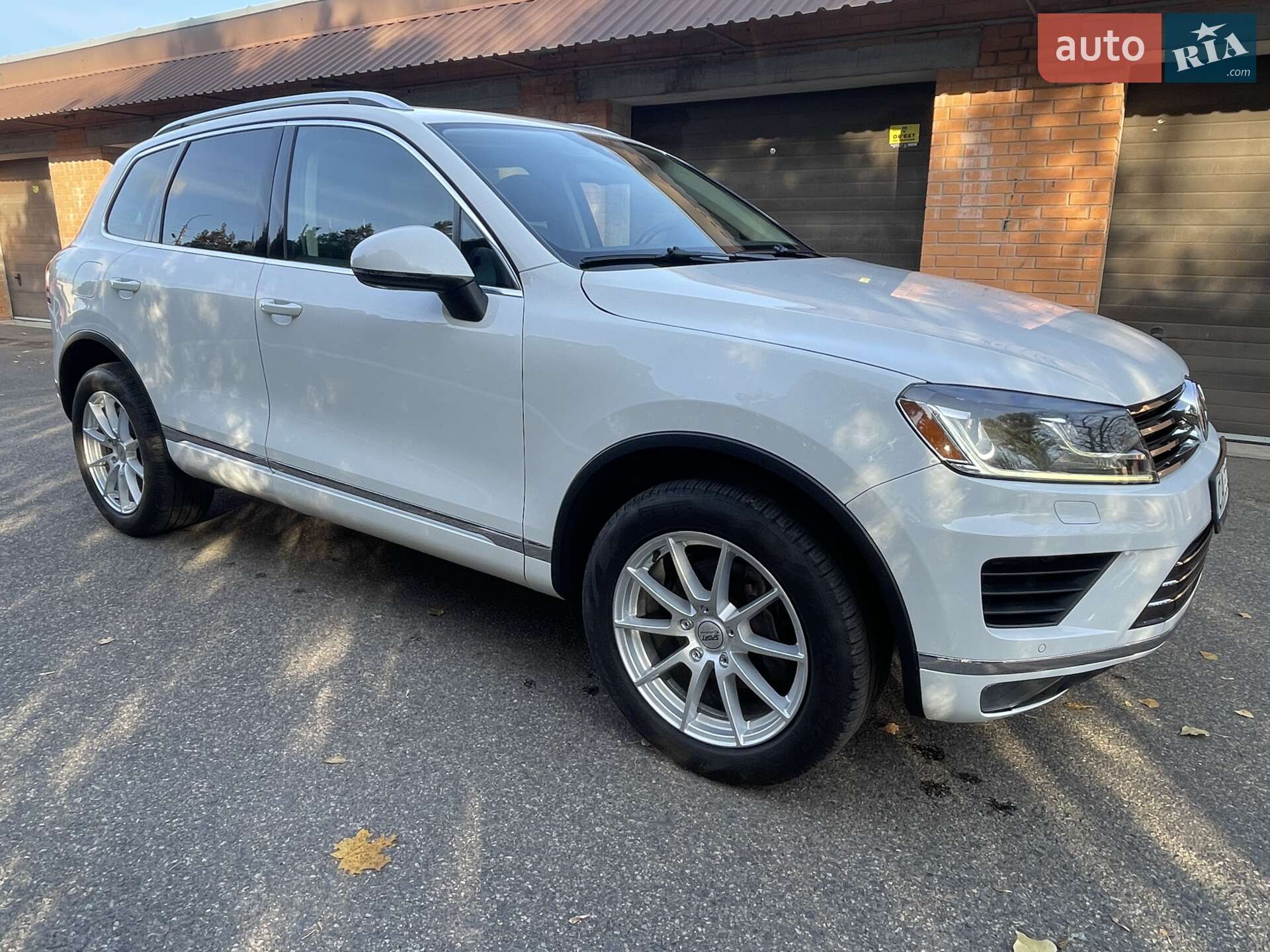 Volkswagen Touareg 2015 VIN WVGEF9BP9GD005148 фото оголошення 16 з 36