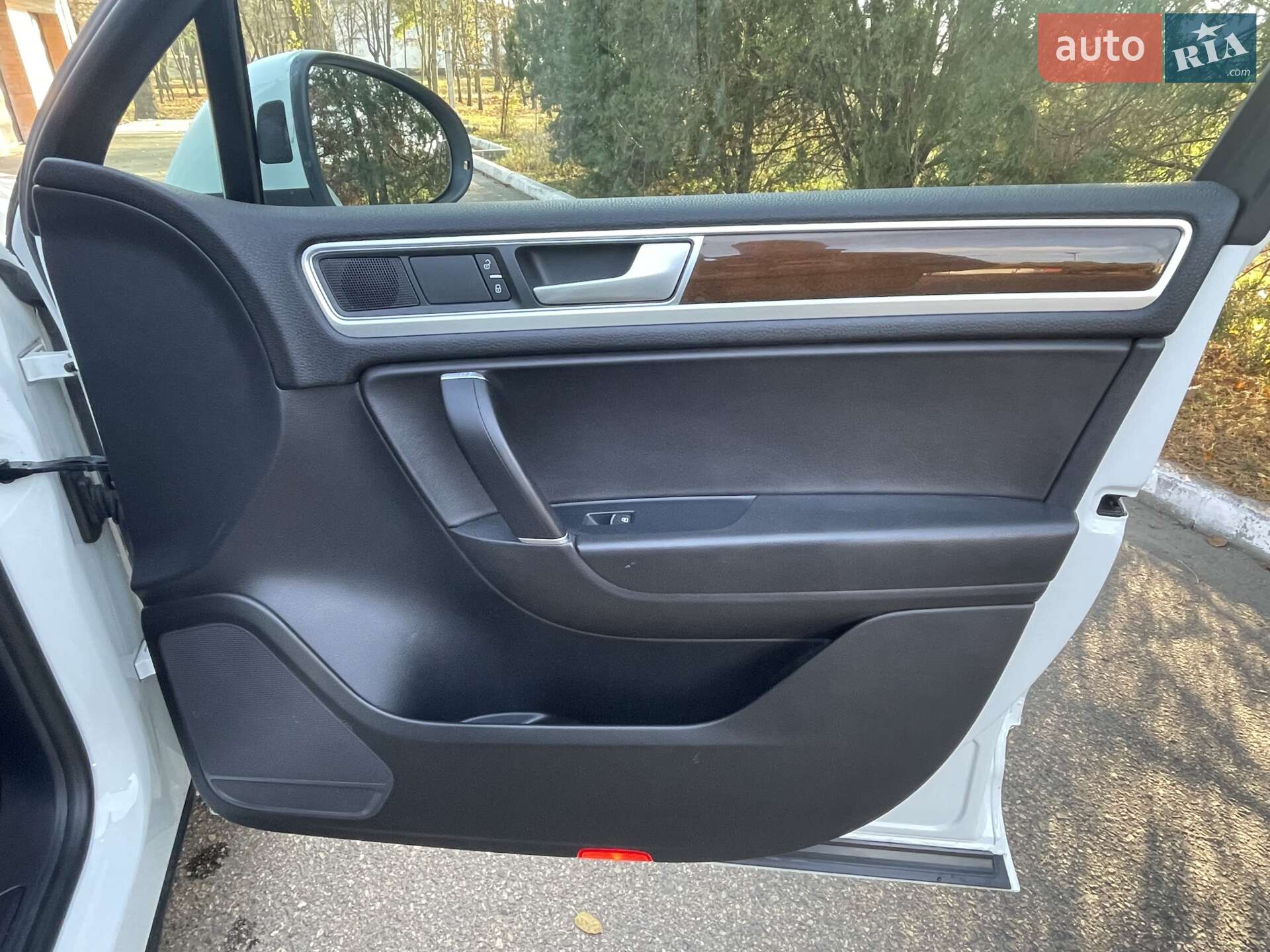 Volkswagen Touareg 2015 VIN WVGEF9BP9GD005148 фото оголошення 26 з 36