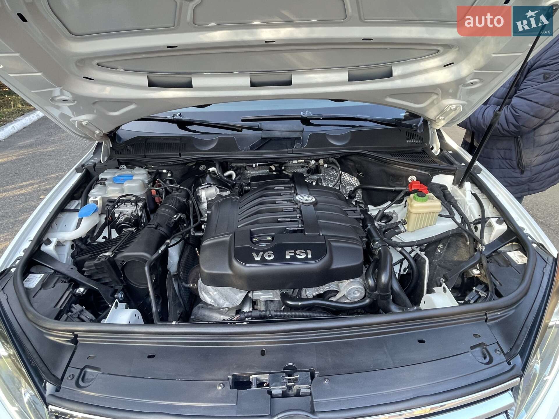 Volkswagen Touareg 2015 VIN WVGEF9BP9GD005148 фото оголошення 30 з 36
