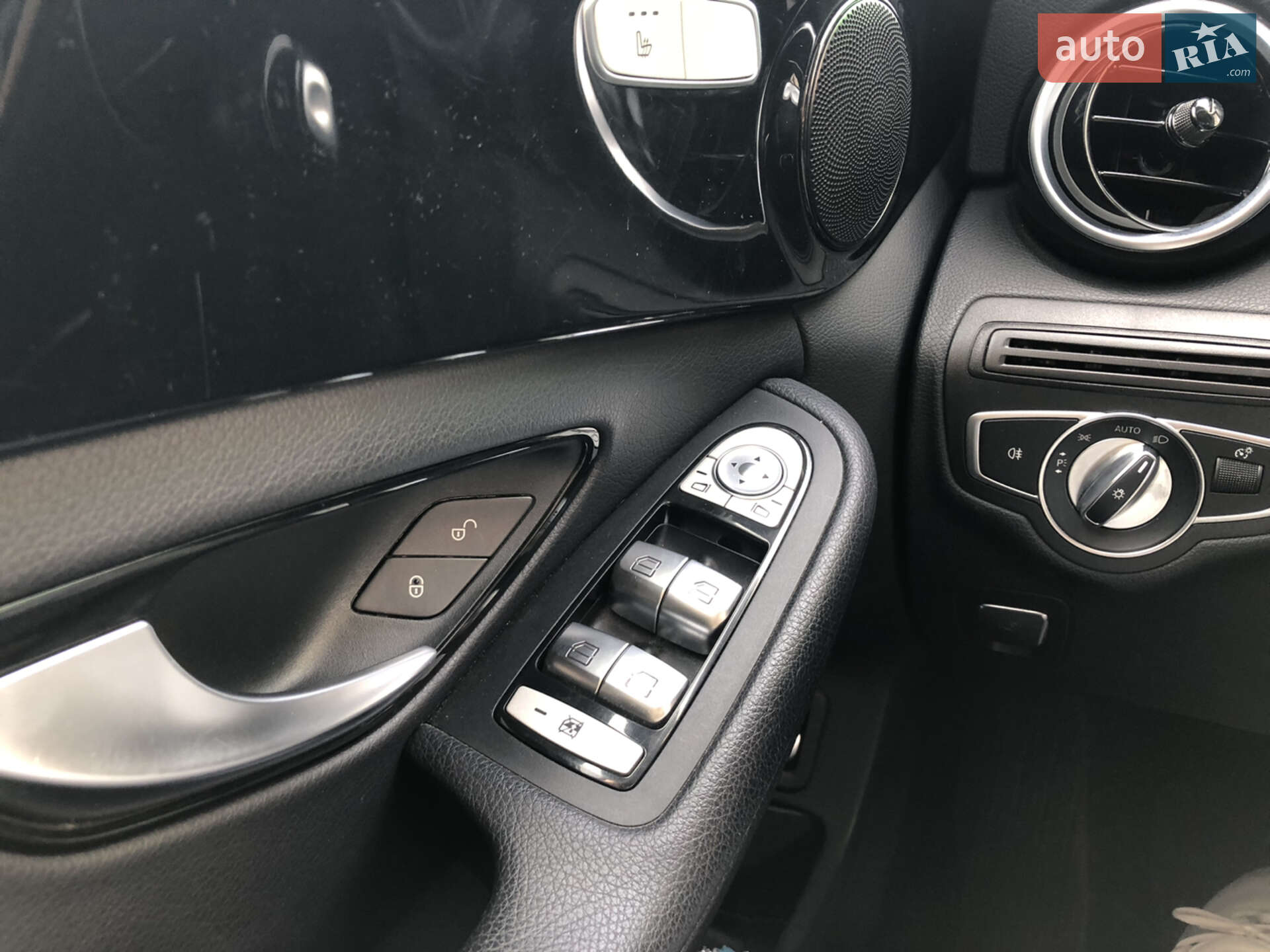 Mercedes-Benz C-Class 2018 VIN WDD2052041F715755 фото оголошення 4 з 17