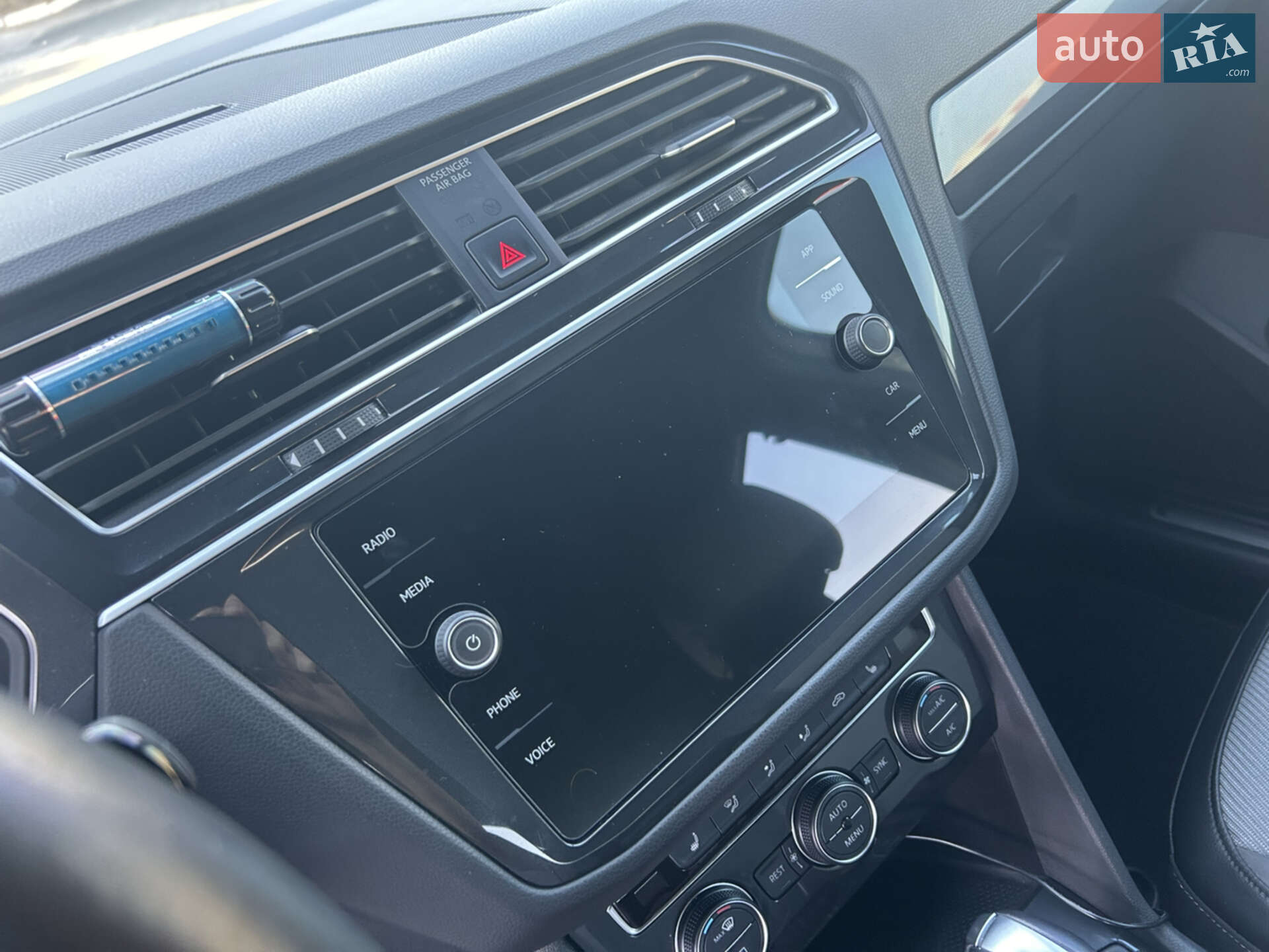 Volkswagen Tiguan 2020 VIN WVGZZZ5NZLW903836 фото оголошення 19 з 28