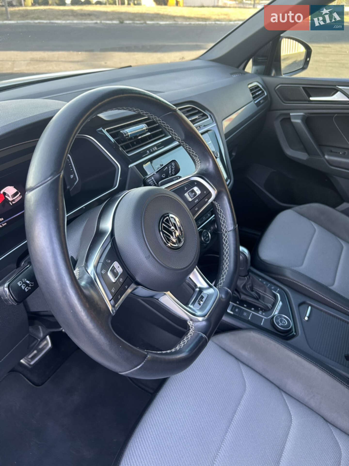 Volkswagen Tiguan 2020 VIN WVGZZZ5NZLW903836 фото оголошення 17 з 28