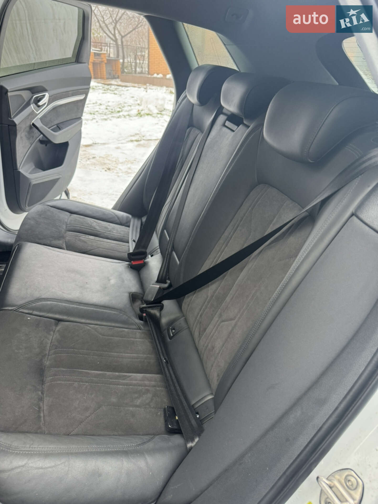 Audi e-tron 2020 VIN WAUZZZGE7LB037331 фото оголошення 4 з 11