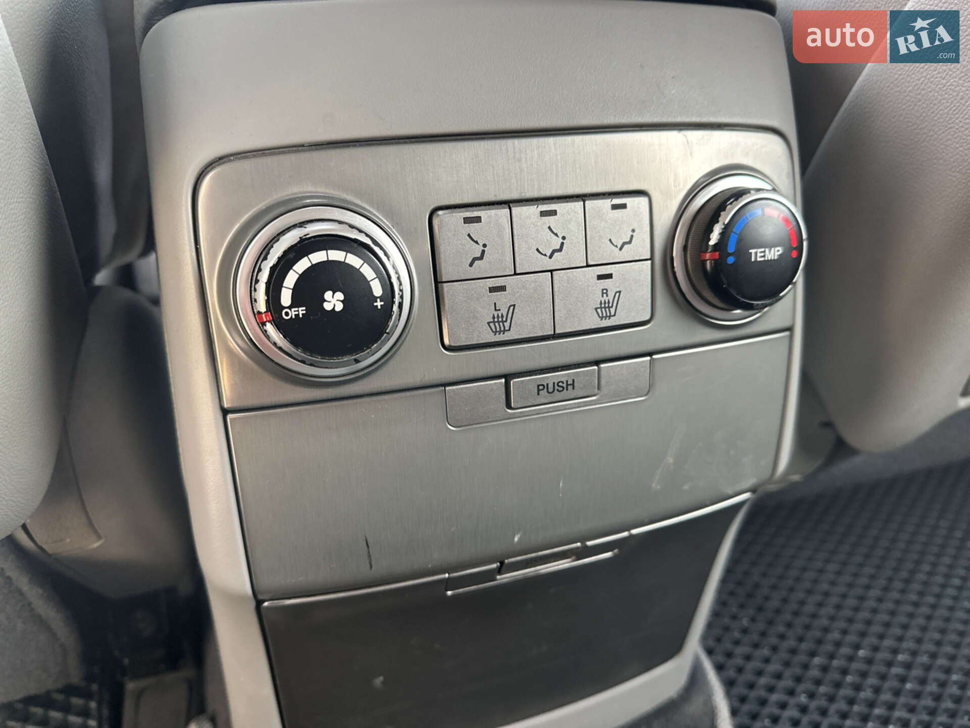 Hyundai ix55 2009 VIN KMHNU81WP9U090077 фото оголошення 11 з 35