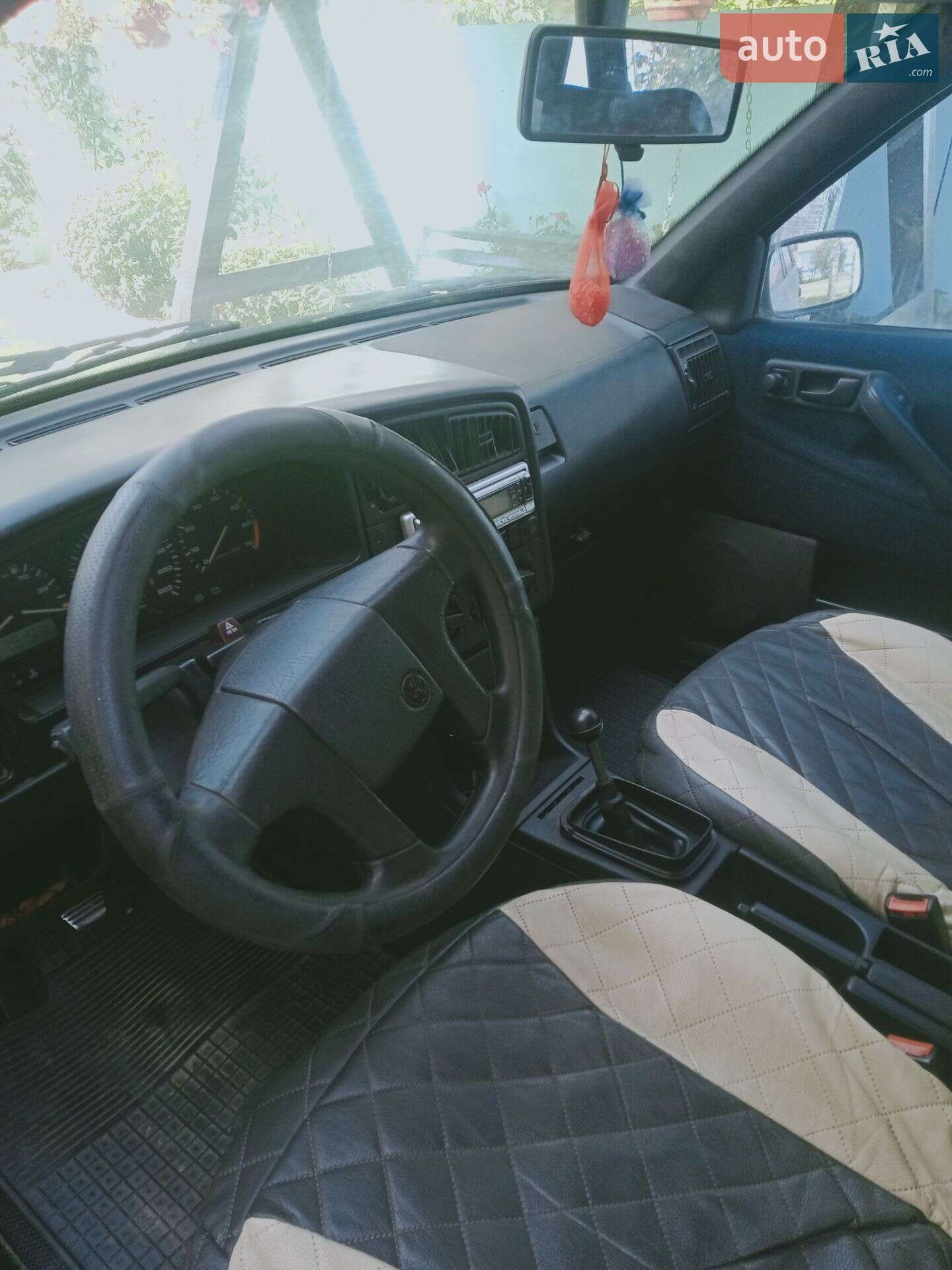 Volkswagen Passat 1992 VIN WVWZZZ31ZNE321650 фото оголошення 17 з 17