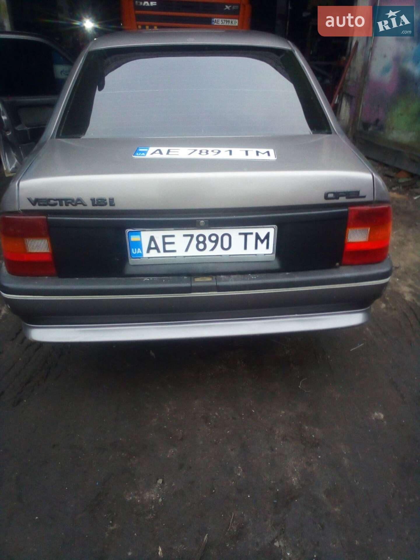 Opel Vectra 1989 VIN W0L000087L1003293 фото оголошення 2 з 14