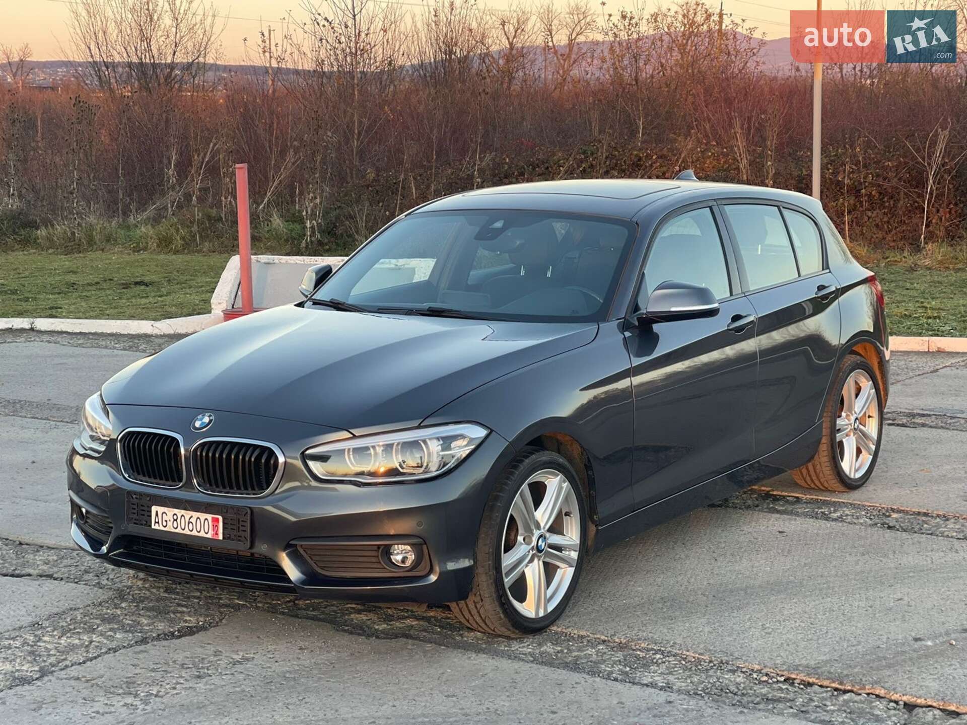 BMW 1 Series 2017 VIN WBA1R510607A46199 фото оголошення 3 з 38