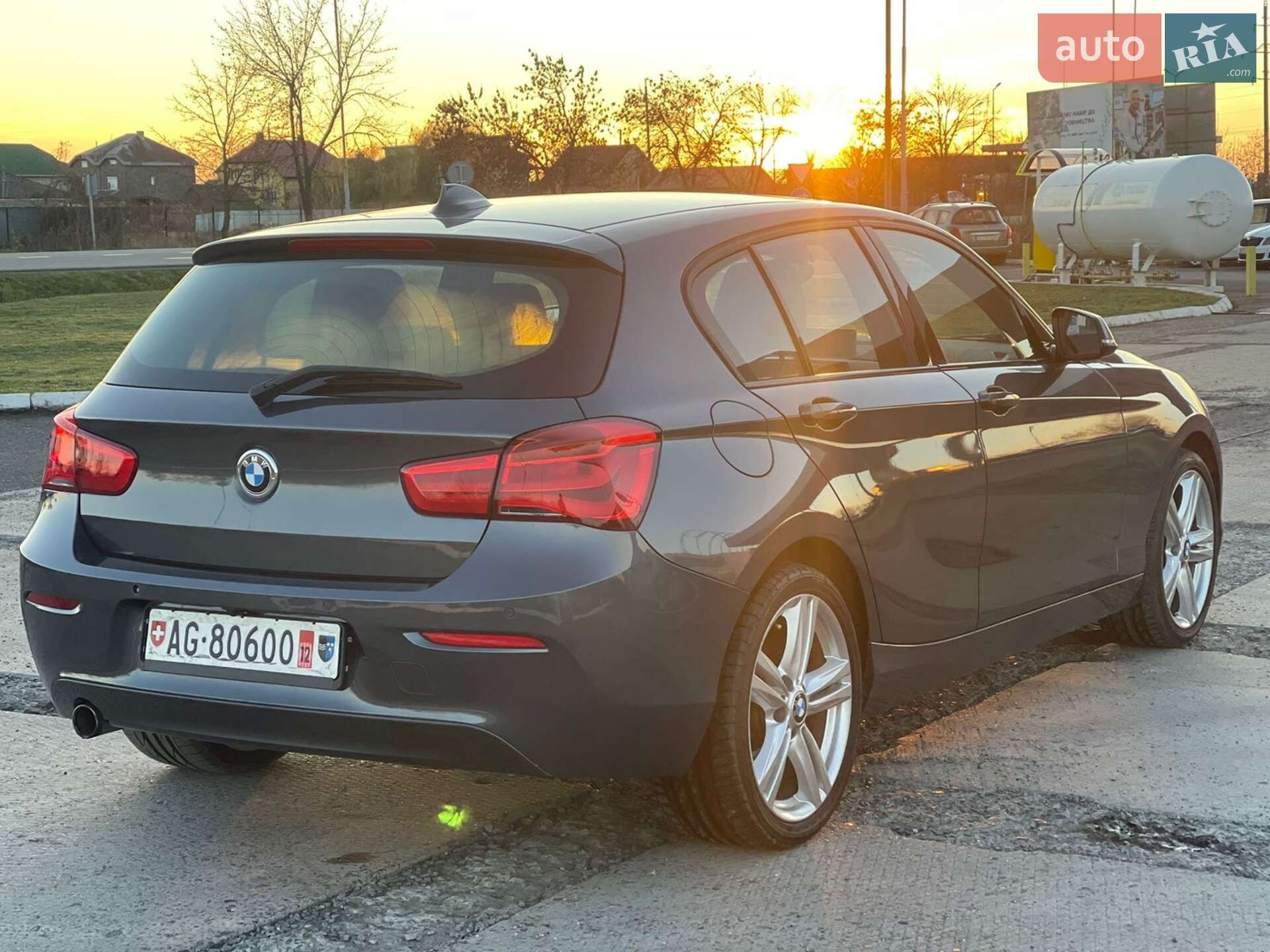 BMW 1 Series 2017 VIN WBA1R510607A46199 фото оголошення 10 з 38
