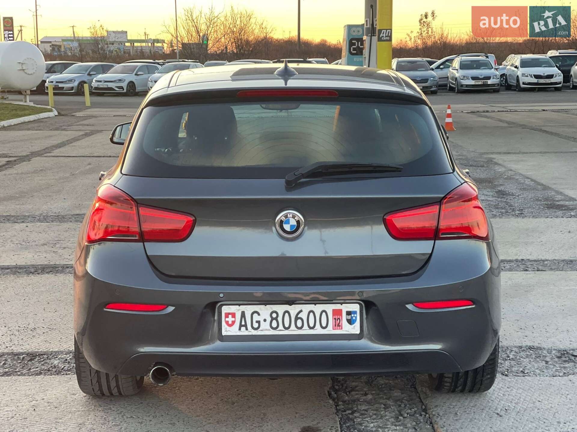 BMW 1 Series 2017 VIN WBA1R510607A46199 фото оголошення 11 з 38