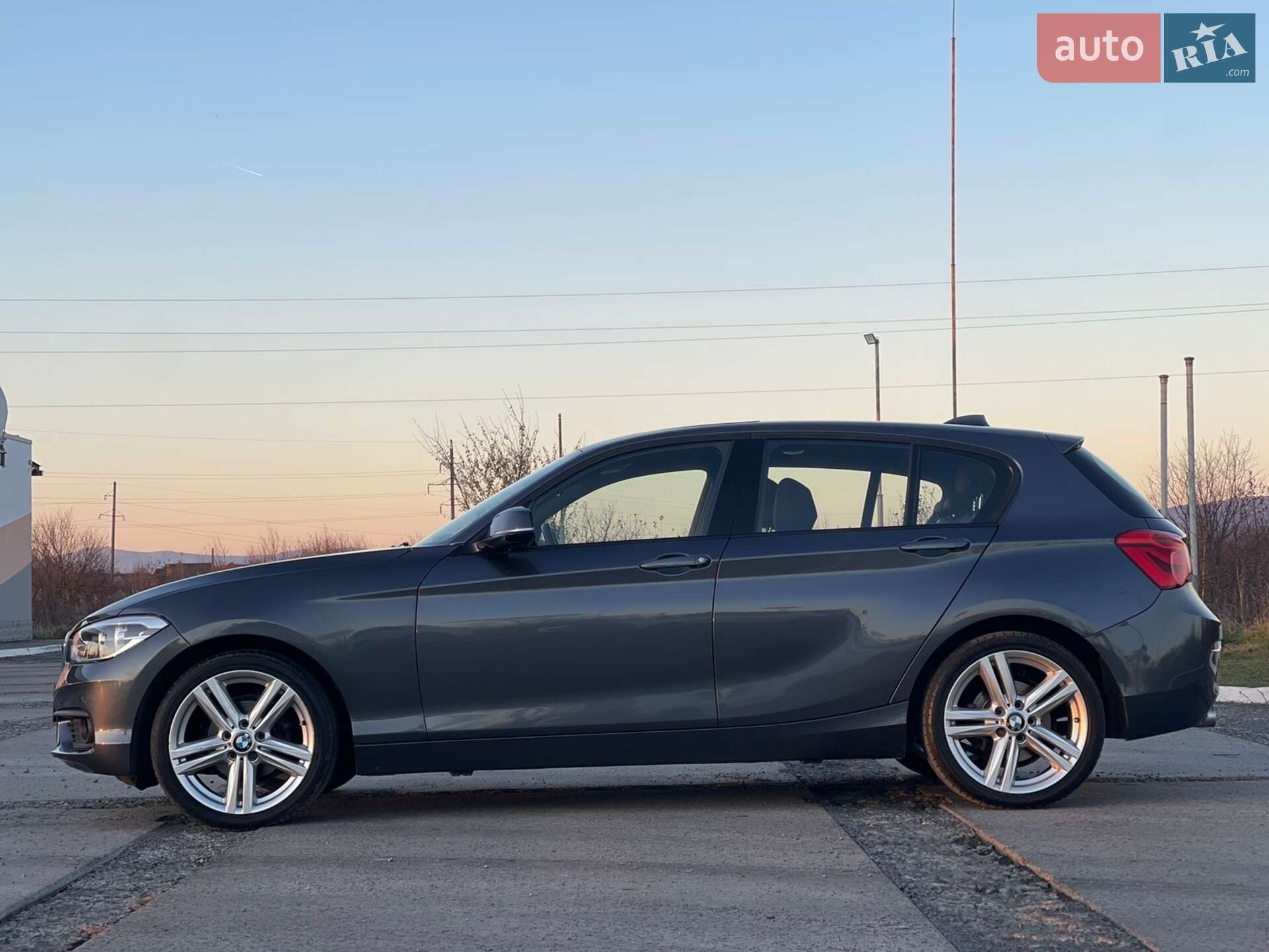 BMW 1 Series 2017 VIN WBA1R510607A46199 фото оголошення 9 з 38