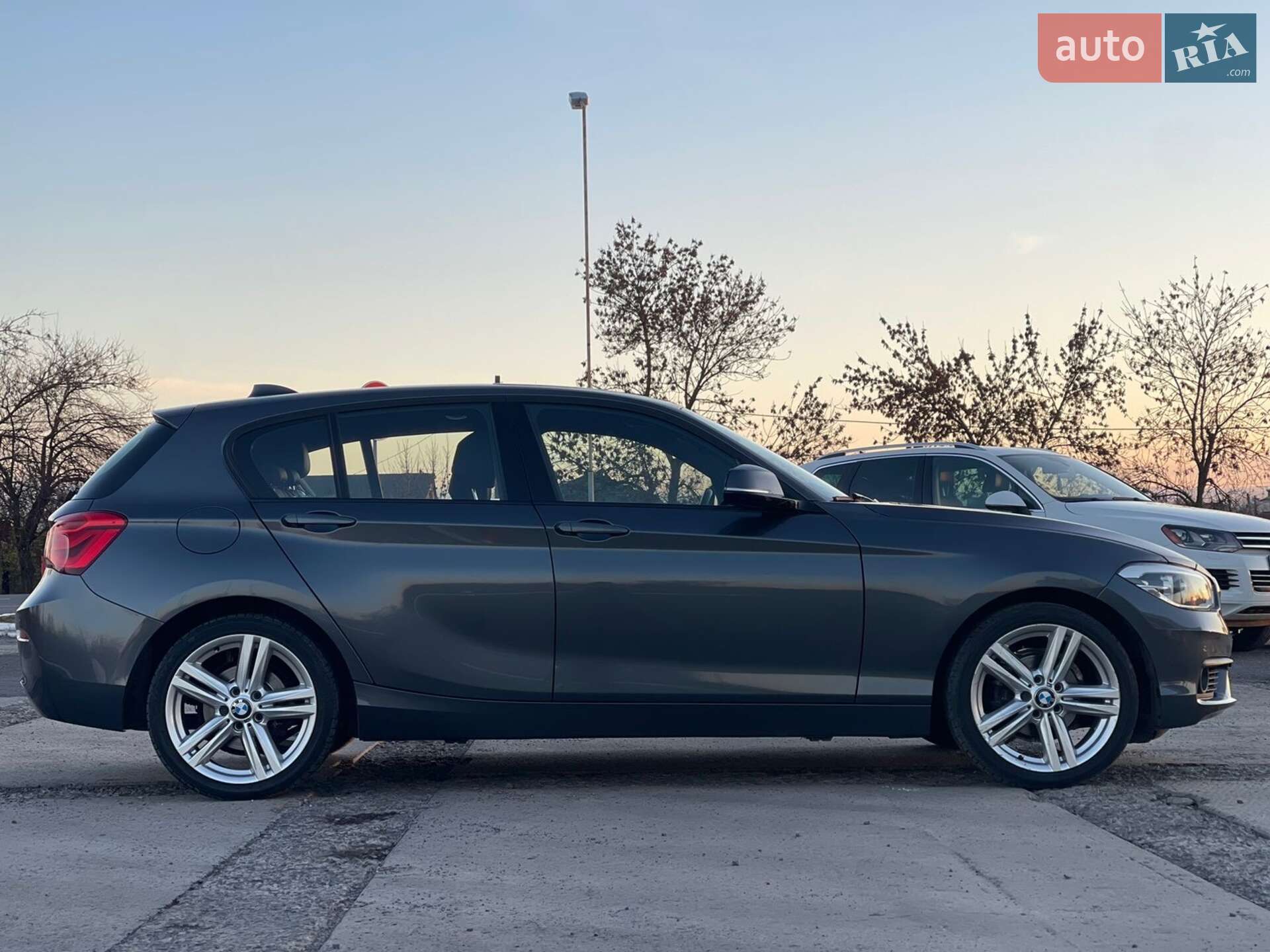 BMW 1 Series 2017 VIN WBA1R510607A46199 фото оголошення 12 з 38
