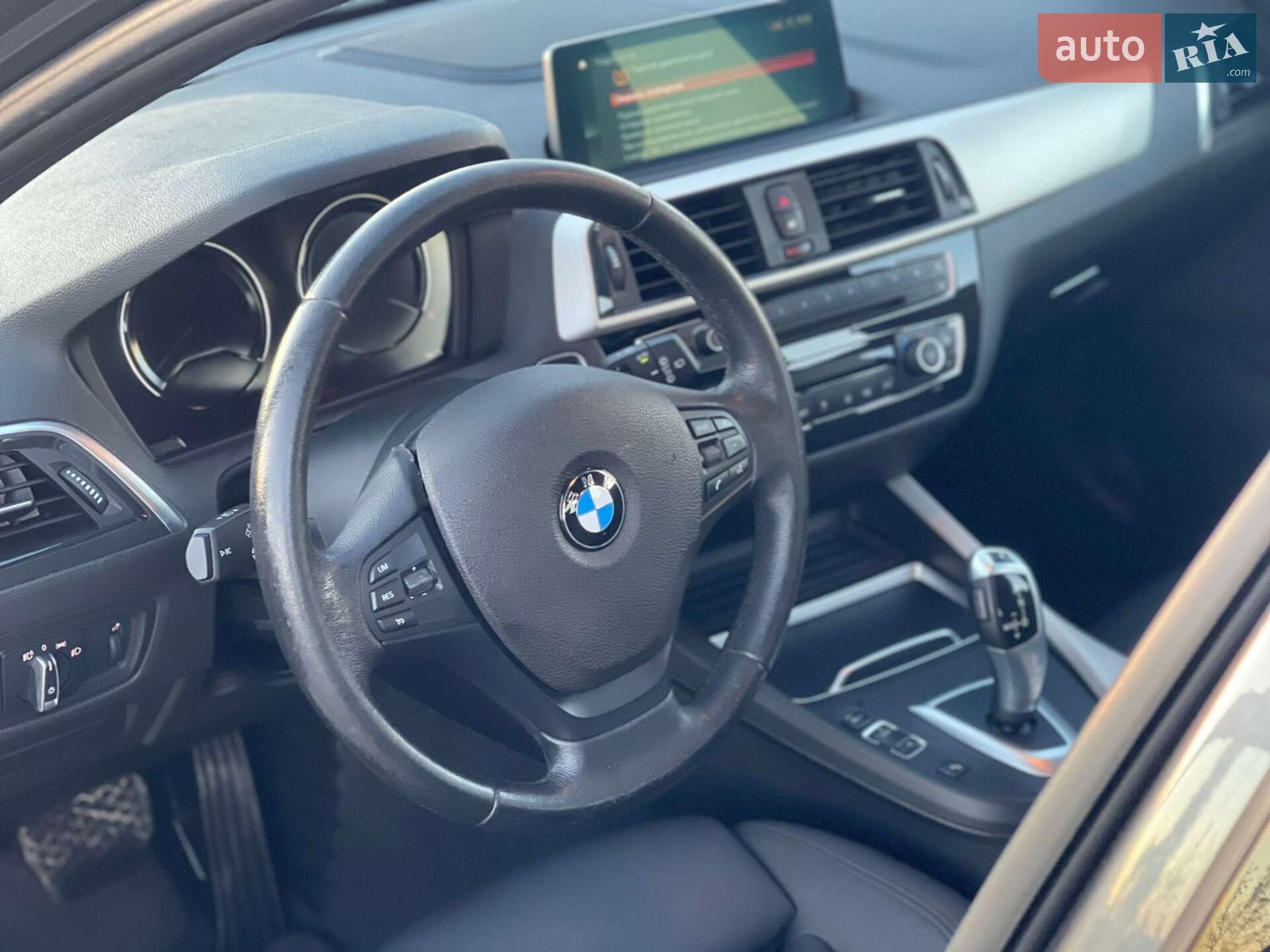BMW 1 Series 2017 VIN WBA1R510607A46199 фото оголошення 15 з 38