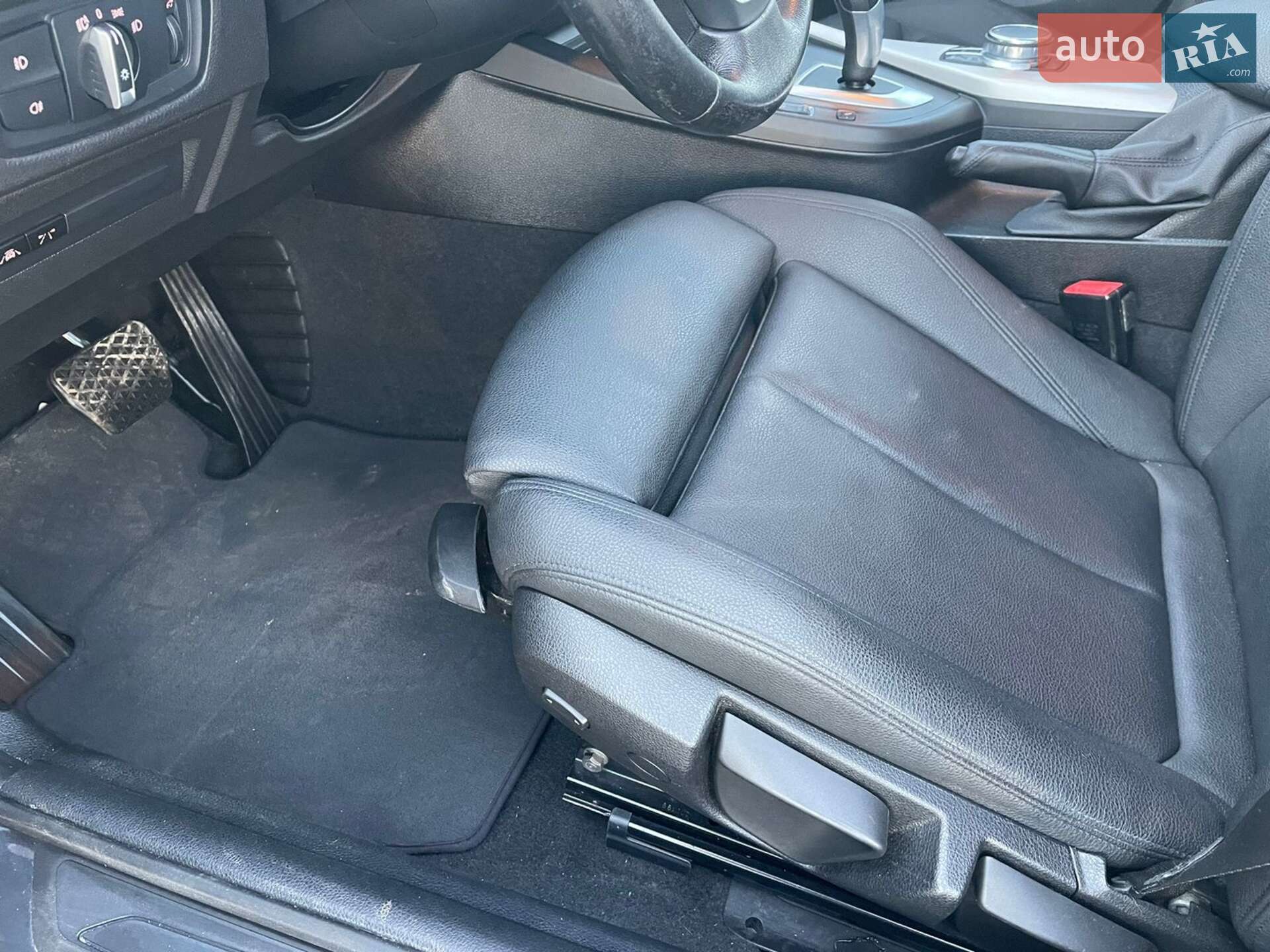 BMW 1 Series 2017 VIN WBA1R510607A46199 фото оголошення 16 з 38
