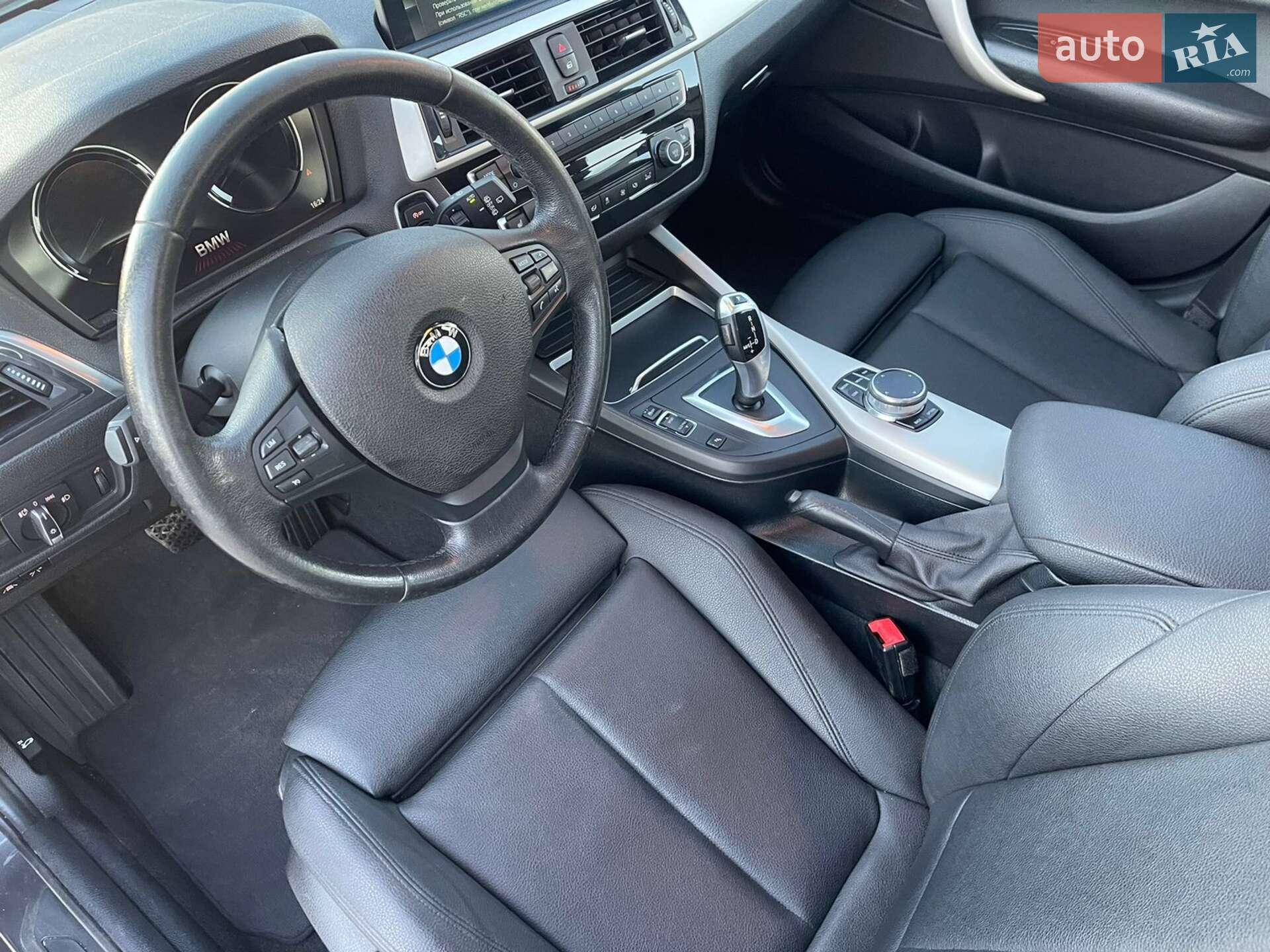 BMW 1 Series 2017 VIN WBA1R510607A46199 фото оголошення 14 з 38