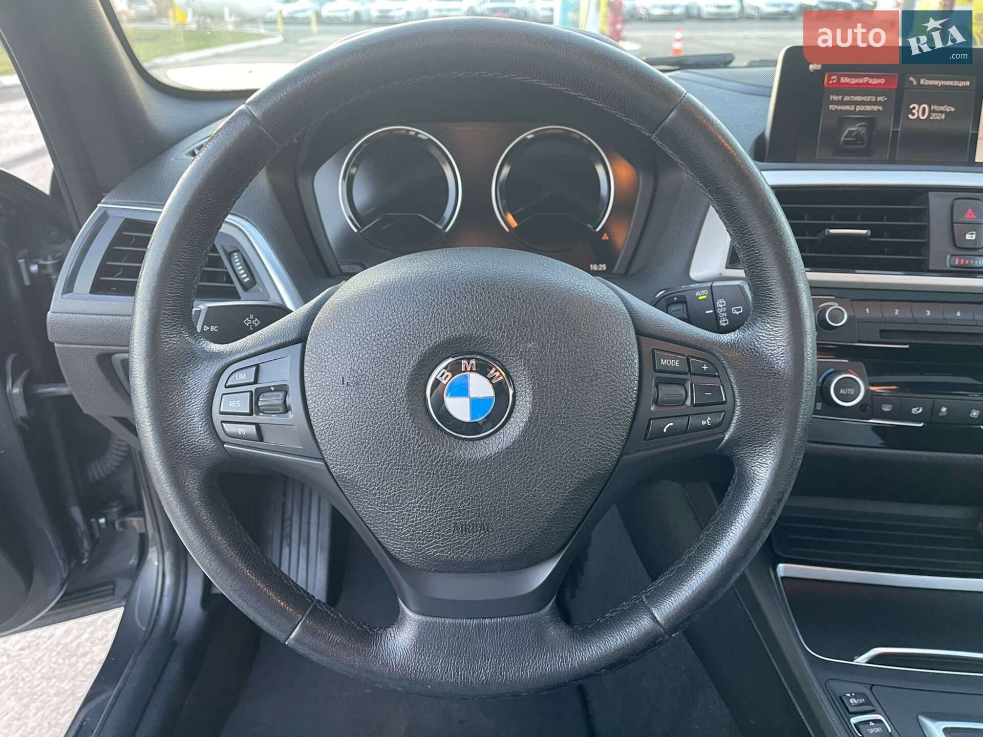 BMW 1 Series 2017 VIN WBA1R510607A46199 фото оголошення 17 з 38