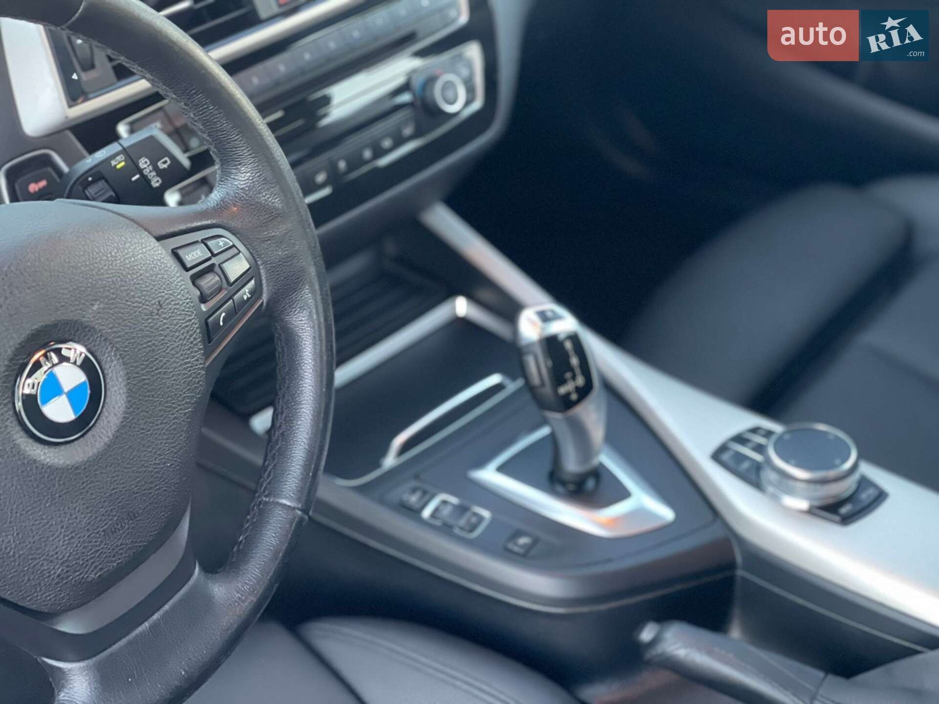 BMW 1 Series 2017 VIN WBA1R510607A46199 фото оголошення 18 з 38