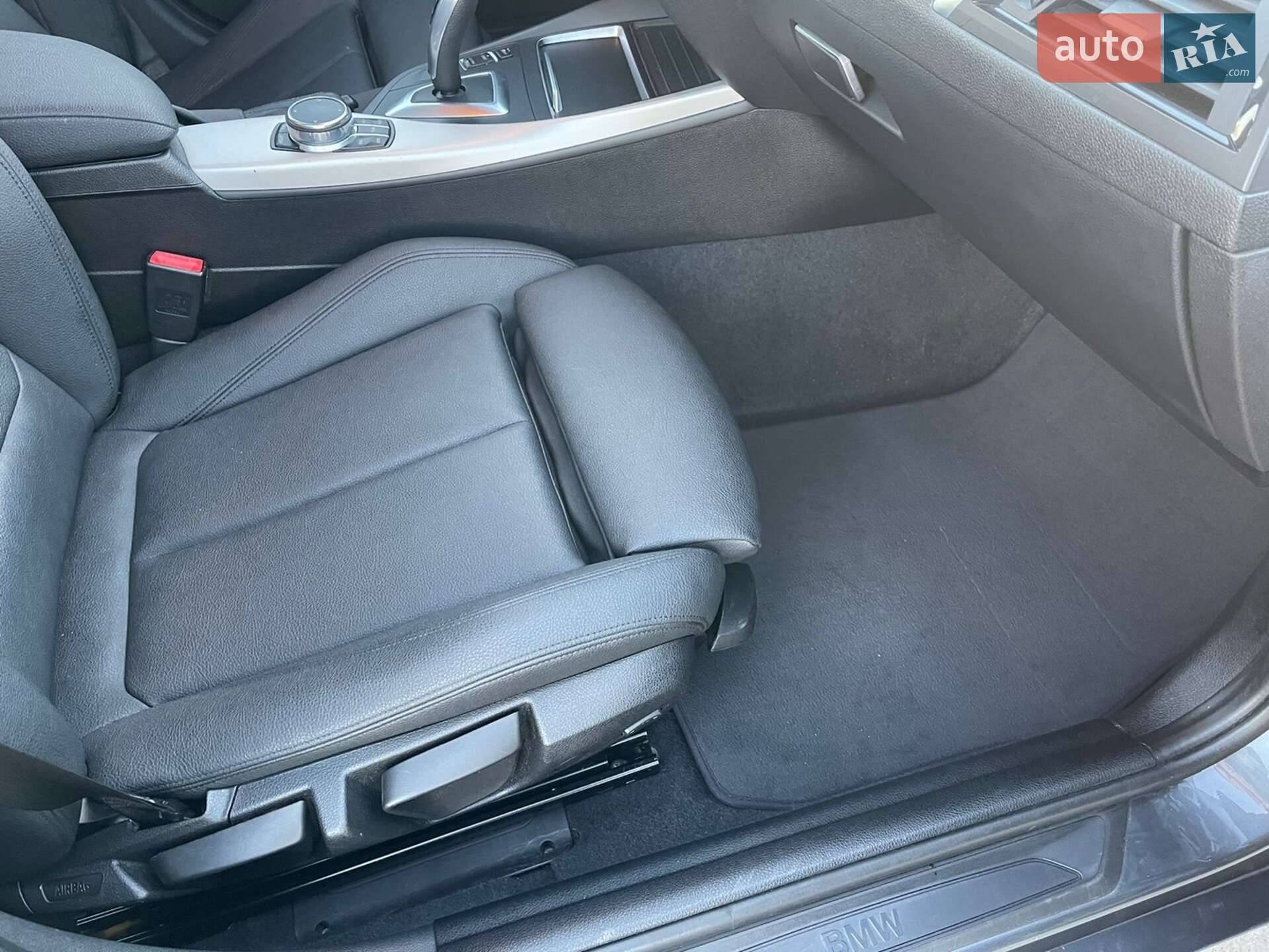 BMW 1 Series 2017 VIN WBA1R510607A46199 фото оголошення 24 з 38