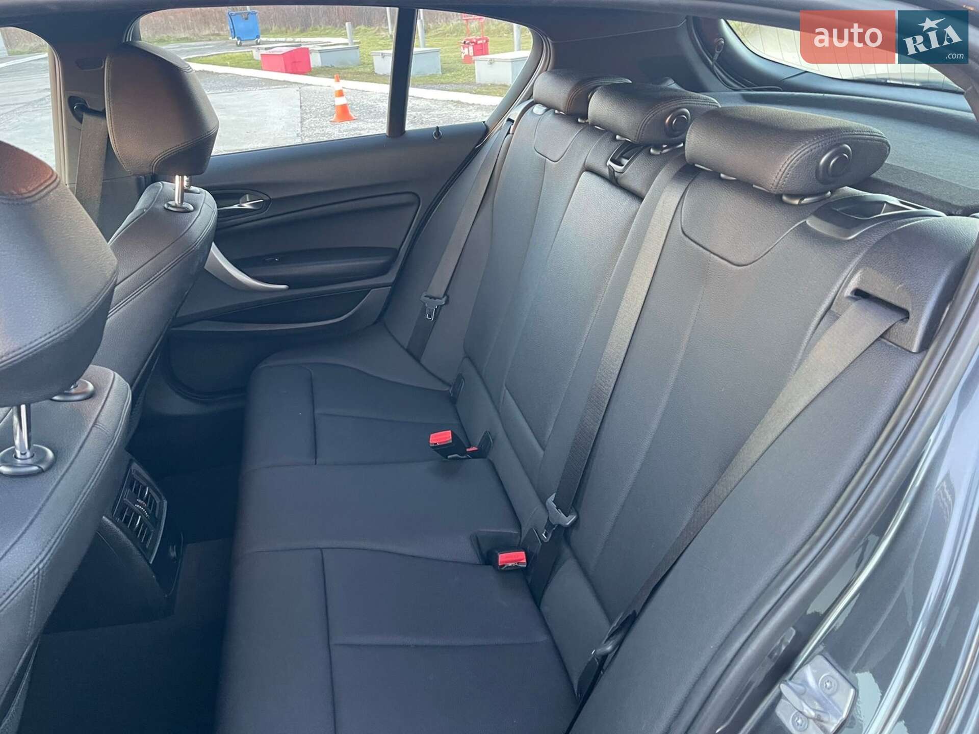 BMW 1 Series 2017 VIN WBA1R510607A46199 фото оголошення 30 з 38