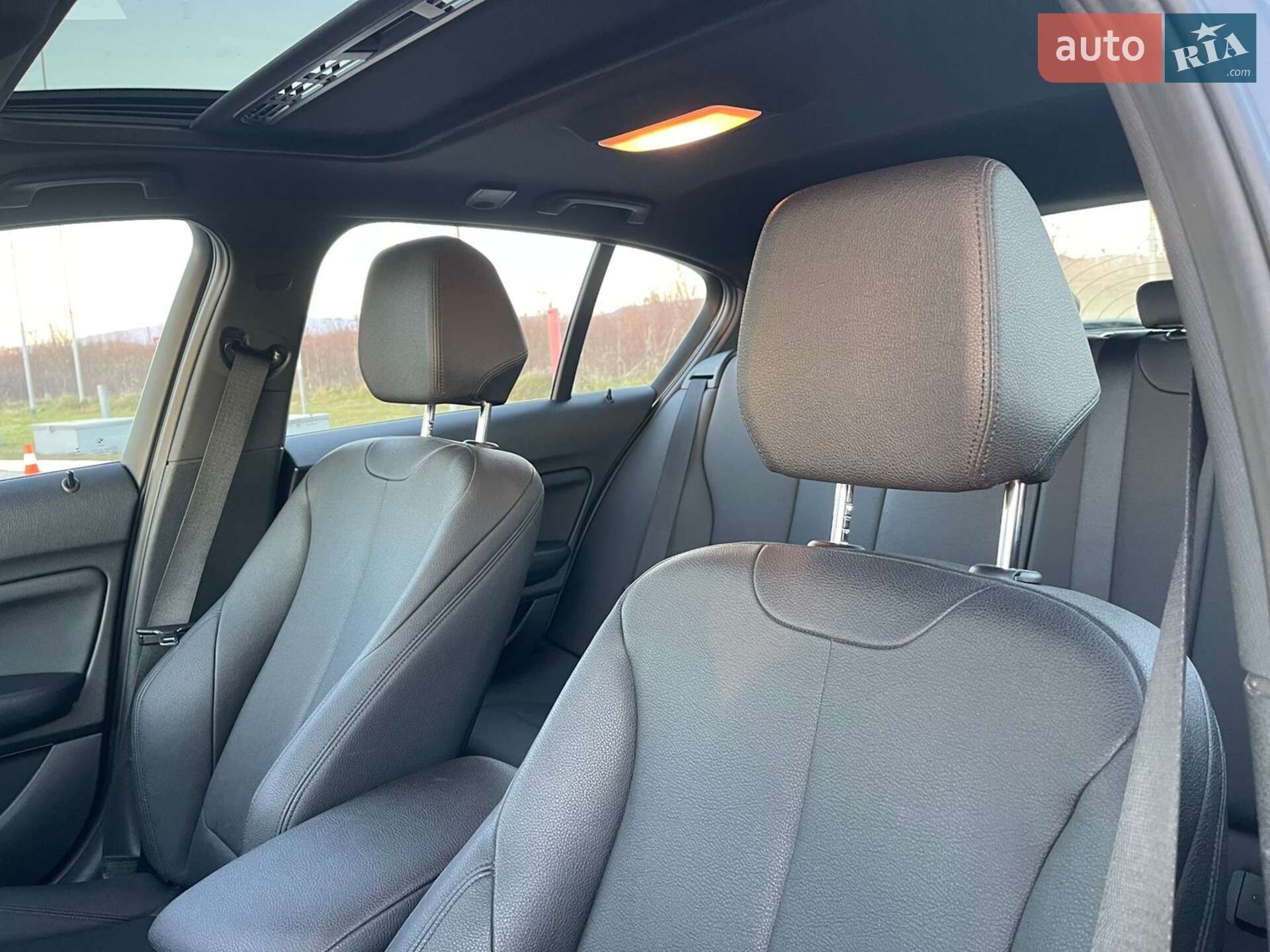 BMW 1 Series 2017 VIN WBA1R510607A46199 фото оголошення 27 з 38