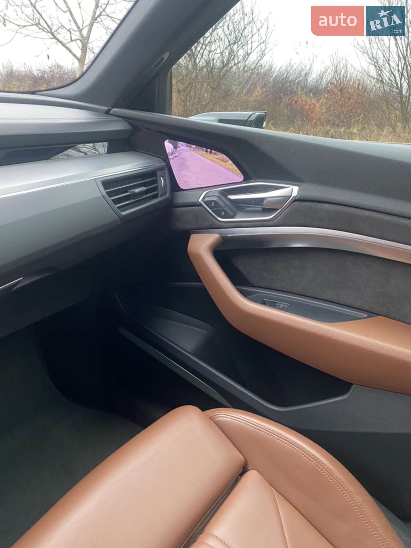 Audi e-tron 2019 VIN WAUZZZGE9KB011523 фото оголошення 2 з 13