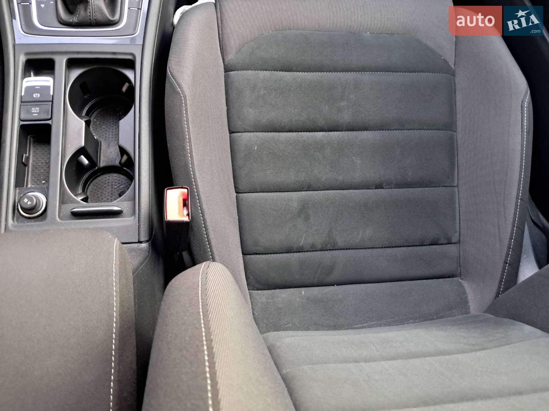 Volkswagen Golf 2019 VIN WVWZZZAUZKP569957 фото оголошення 24 з 37