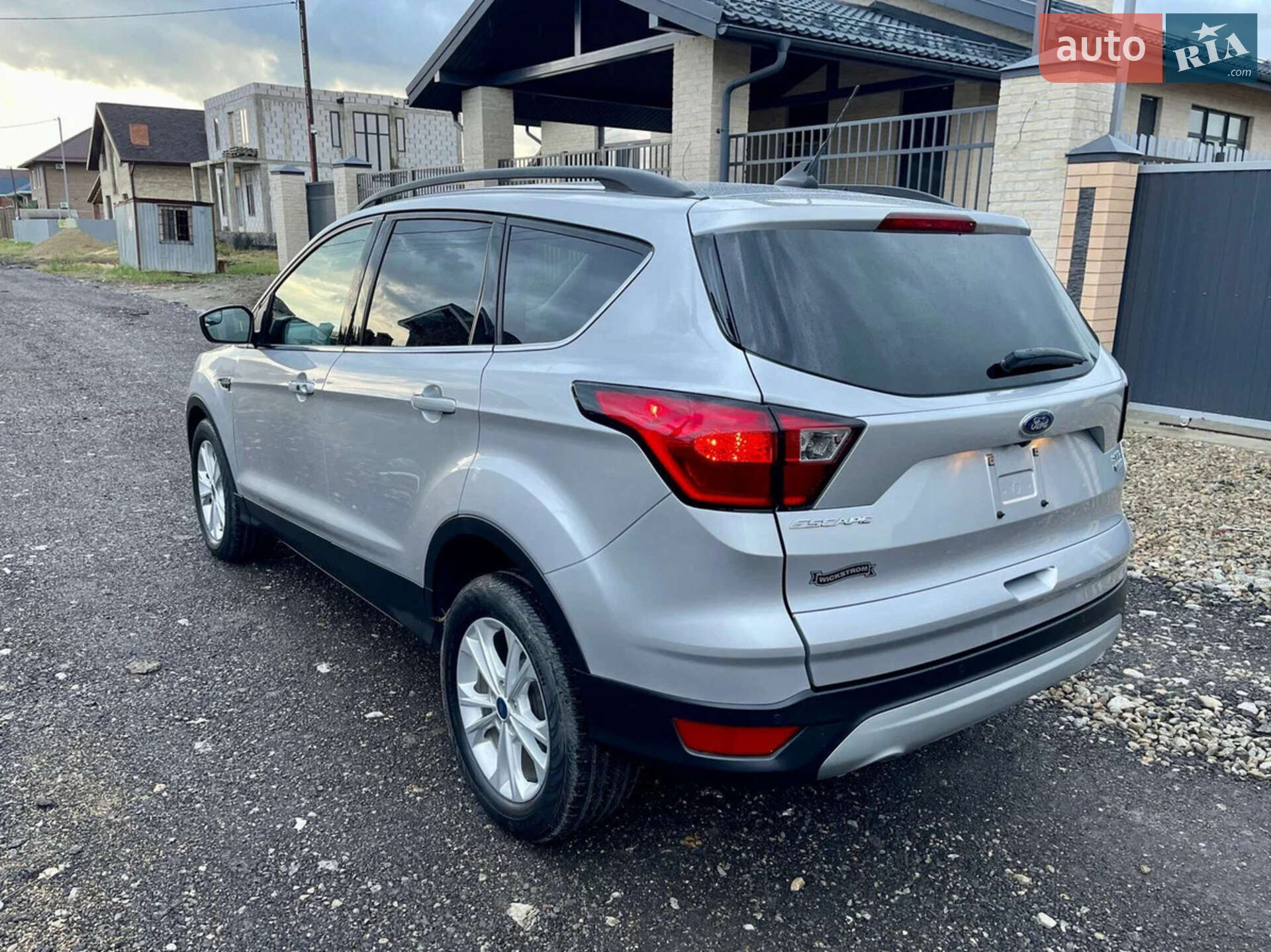 Ford Escape 2019 VIN 1FMCU0HD9KUC36453 фото оголошення 4 з 12