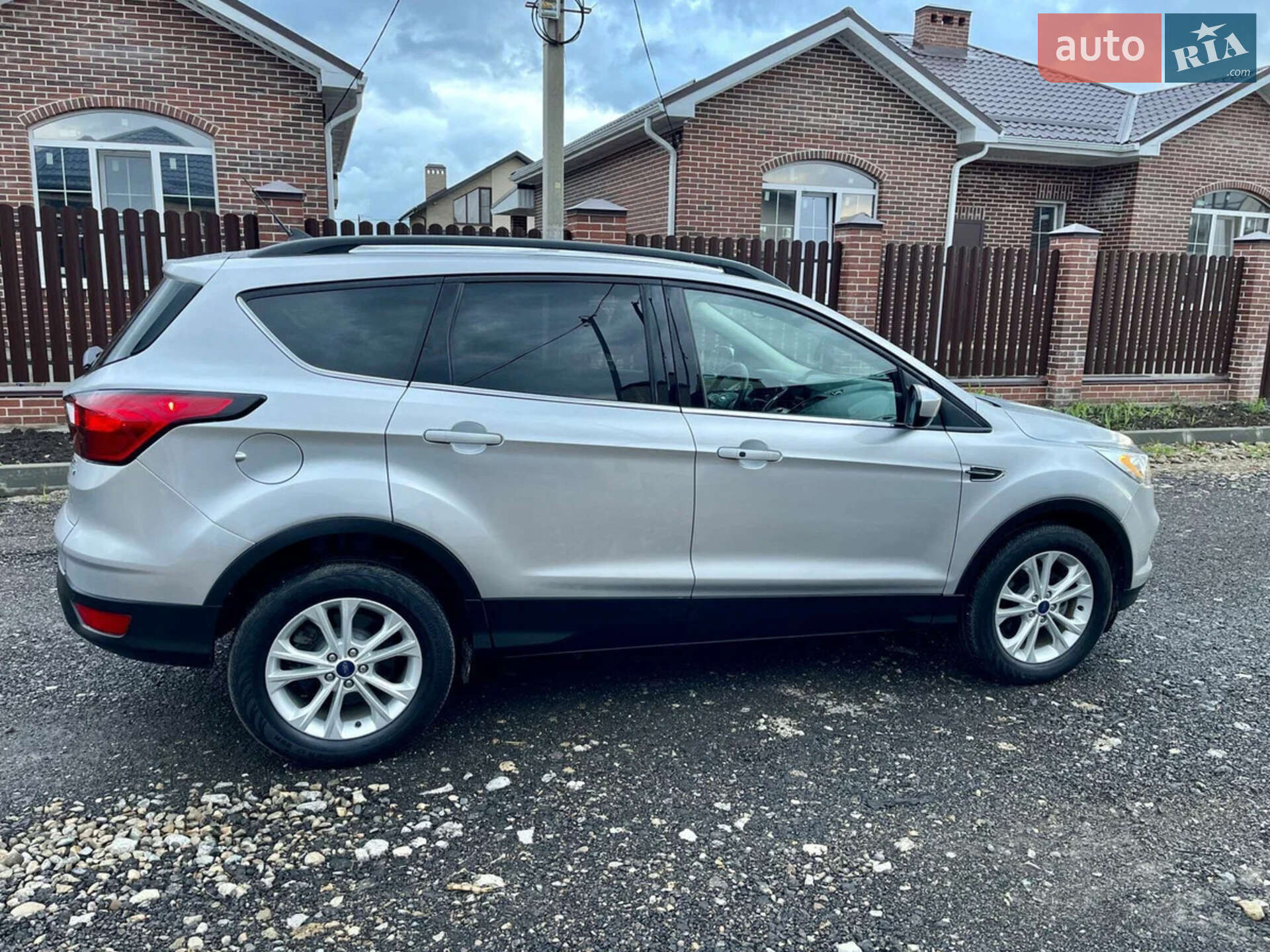 Ford Escape 2019 VIN 1FMCU0HD9KUC36453 фото оголошення 3 з 12