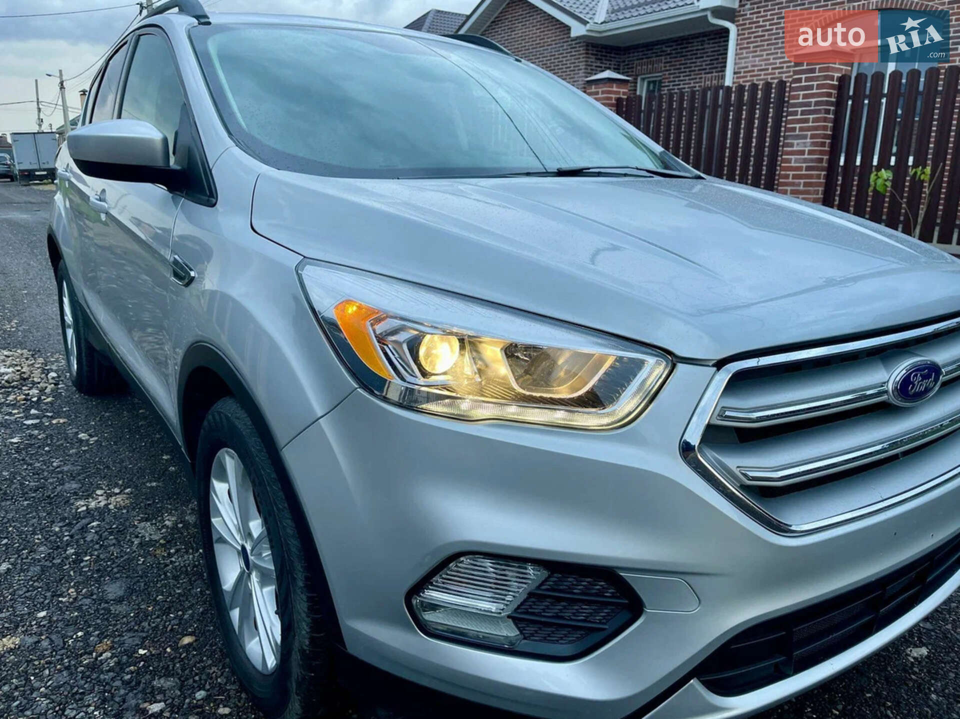 Ford Escape 2019 VIN 1FMCU0HD9KUC36453 фото оголошення 10 з 12
