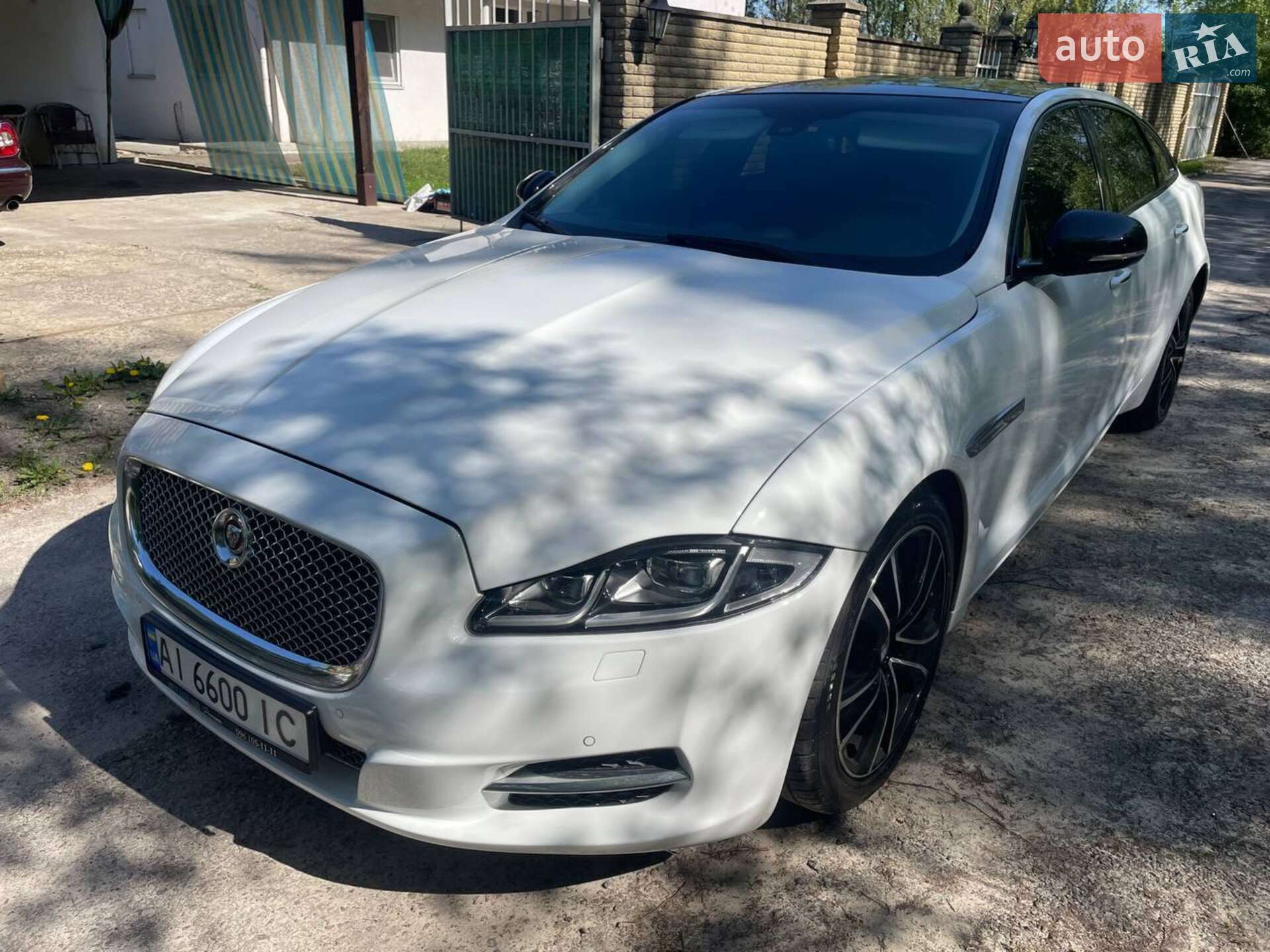 Jaguar XJ 2015 VIN SAJAJ22H0F8V88378 фото оголошення 3 з 40