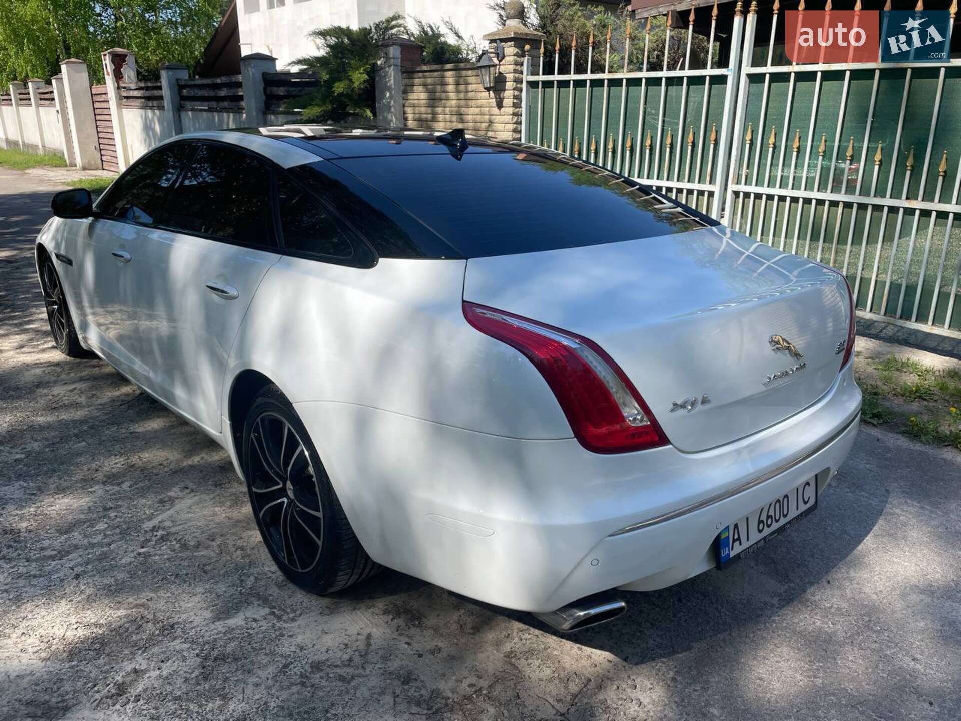 Jaguar XJ 2015 VIN SAJAJ22H0F8V88378 фото оголошення 4 з 40