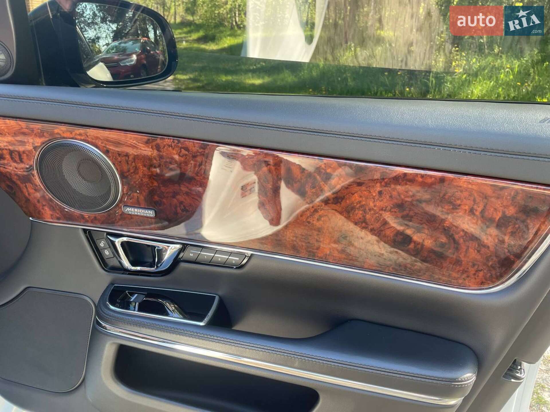 Jaguar XJ 2015 VIN SAJAJ22H0F8V88378 фото оголошення 26 з 40