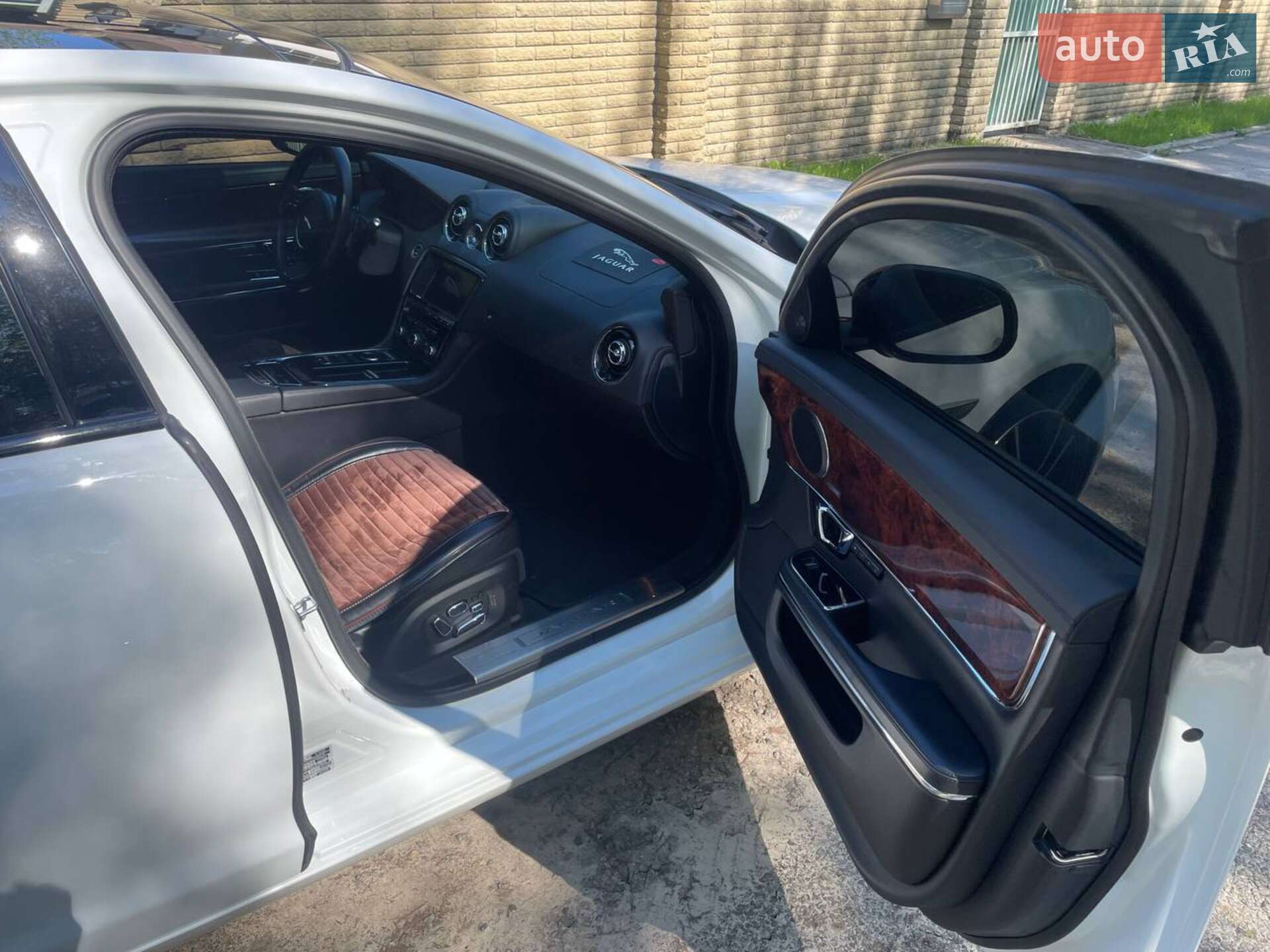Jaguar XJ 2015 VIN SAJAJ22H0F8V88378 фото оголошення 28 з 40