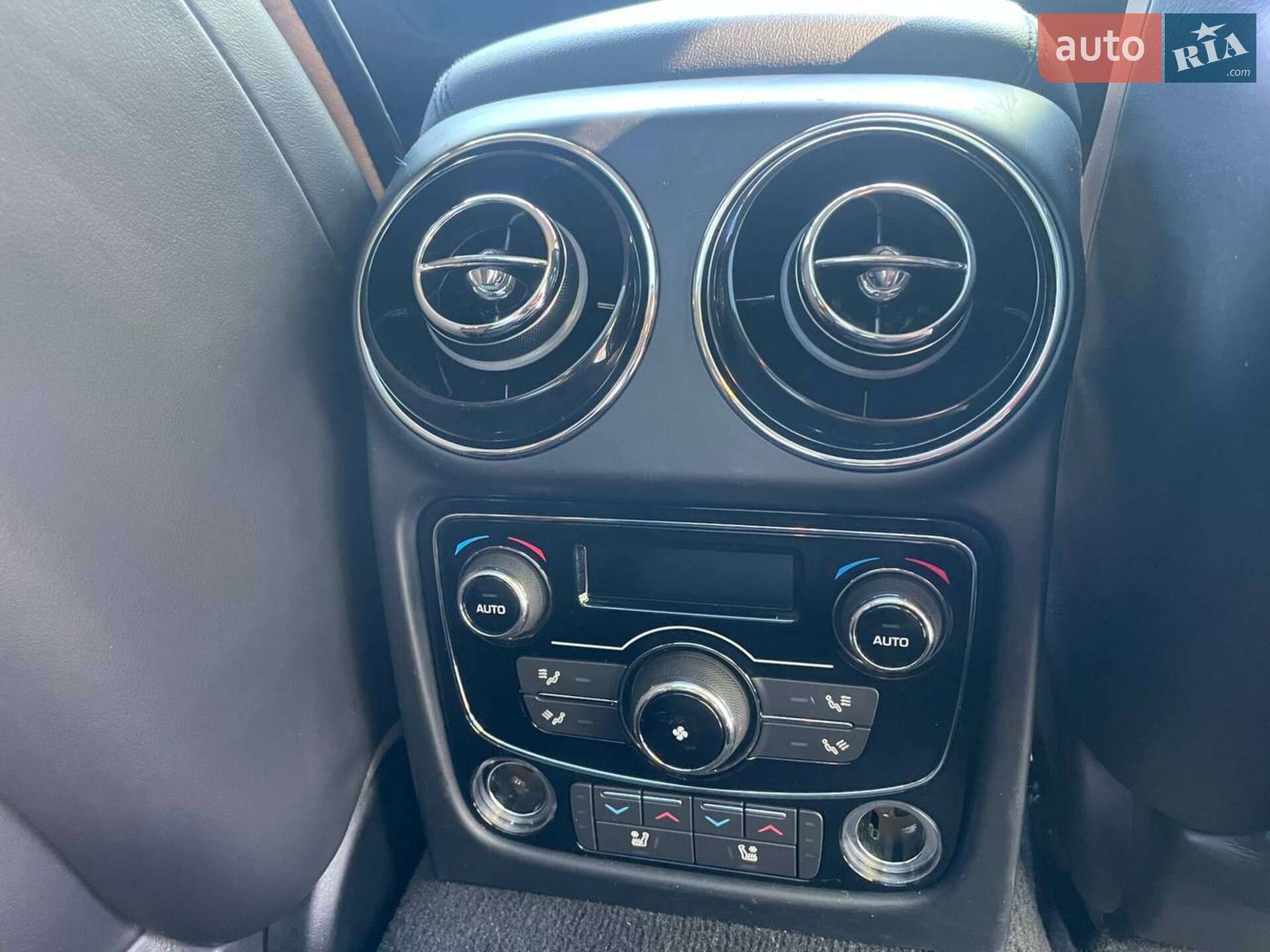Jaguar XJ 2015 VIN SAJAJ22H0F8V88378 фото оголошення 29 з 40