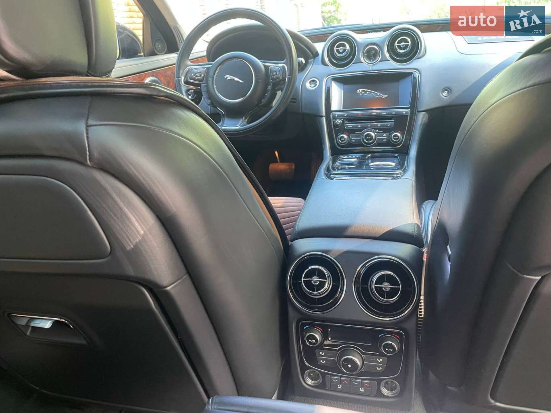 Jaguar XJ 2015 VIN SAJAJ22H0F8V88378 фото оголошення 30 з 40