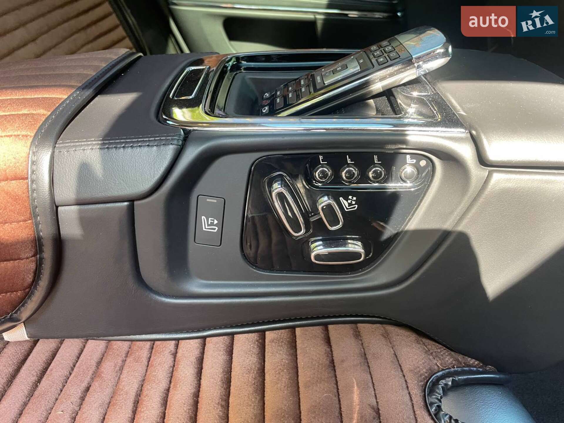 Jaguar XJ 2015 VIN SAJAJ22H0F8V88378 фото оголошення 31 з 40
