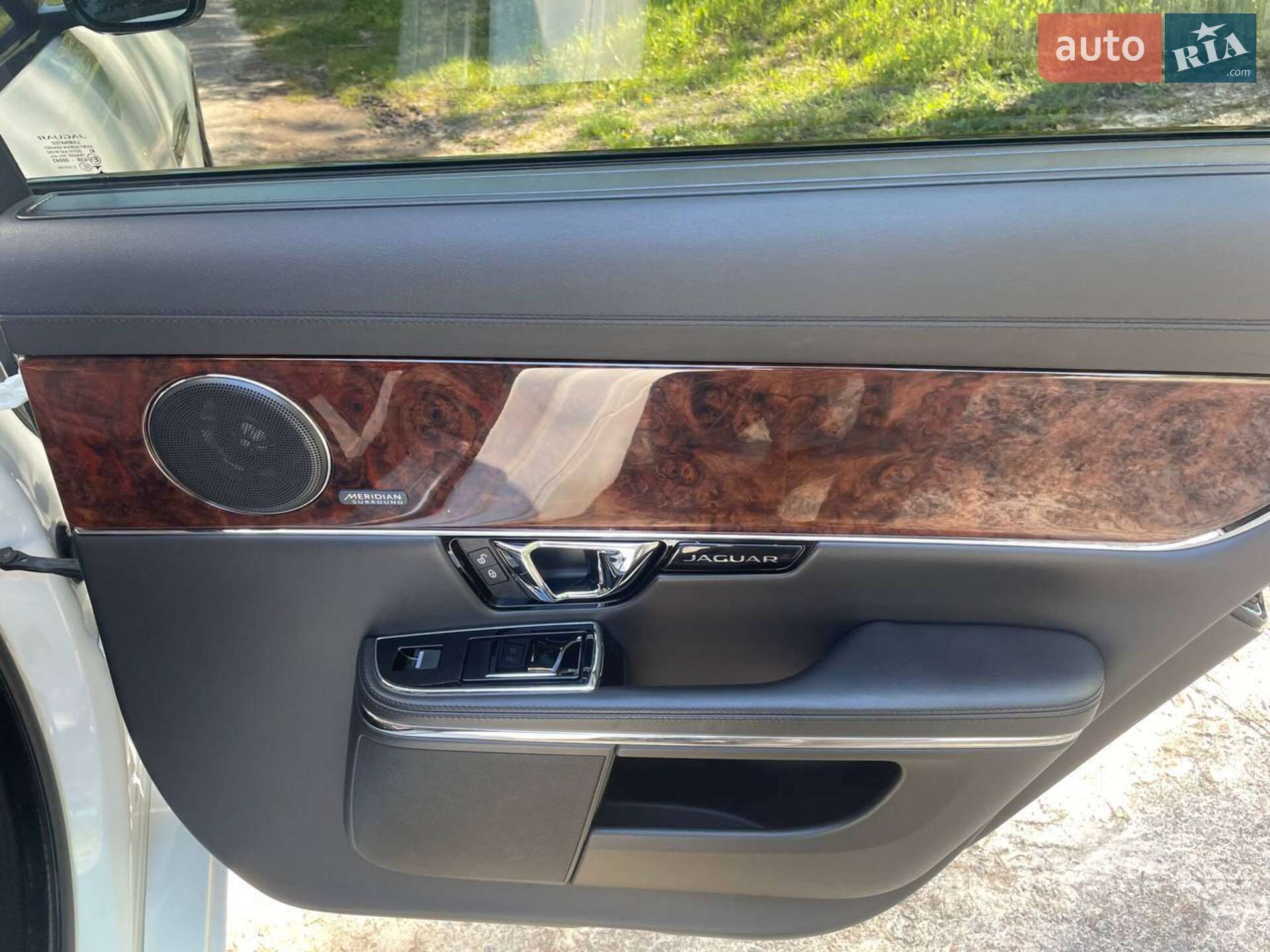 Jaguar XJ 2015 VIN SAJAJ22H0F8V88378 фото оголошення 32 з 40