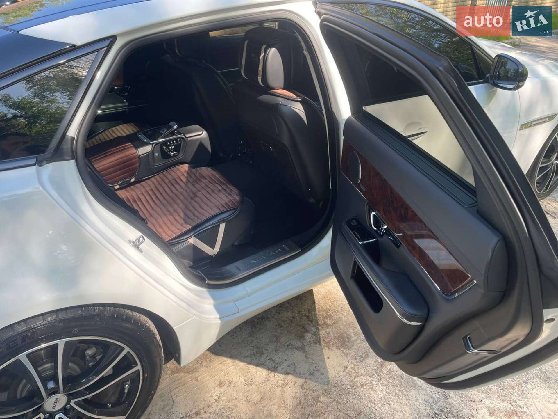 Jaguar XJ 2015 VIN SAJAJ22H0F8V88378 фото оголошення 33 з 40