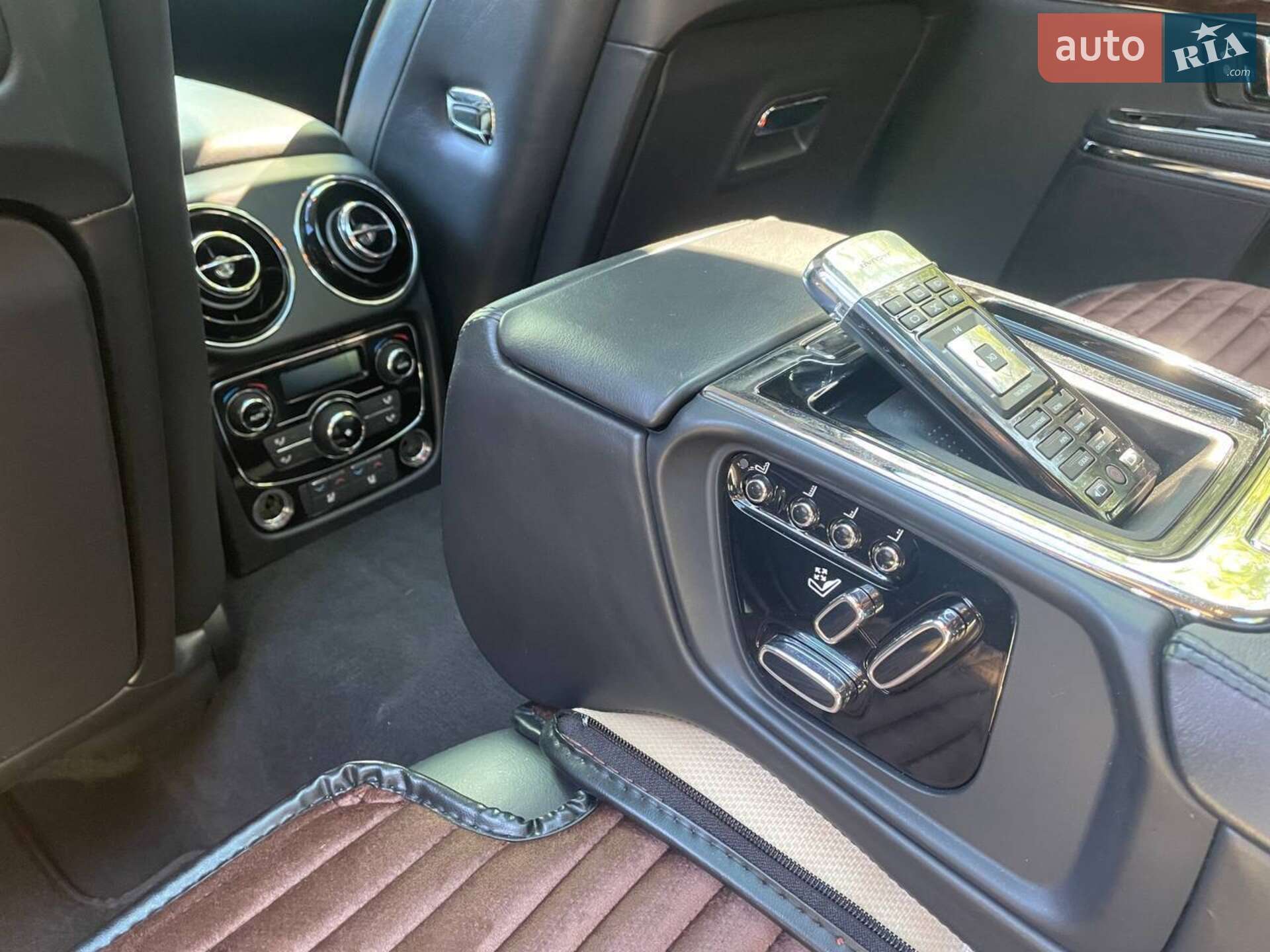 Jaguar XJ 2015 VIN SAJAJ22H0F8V88378 фото оголошення 34 з 40