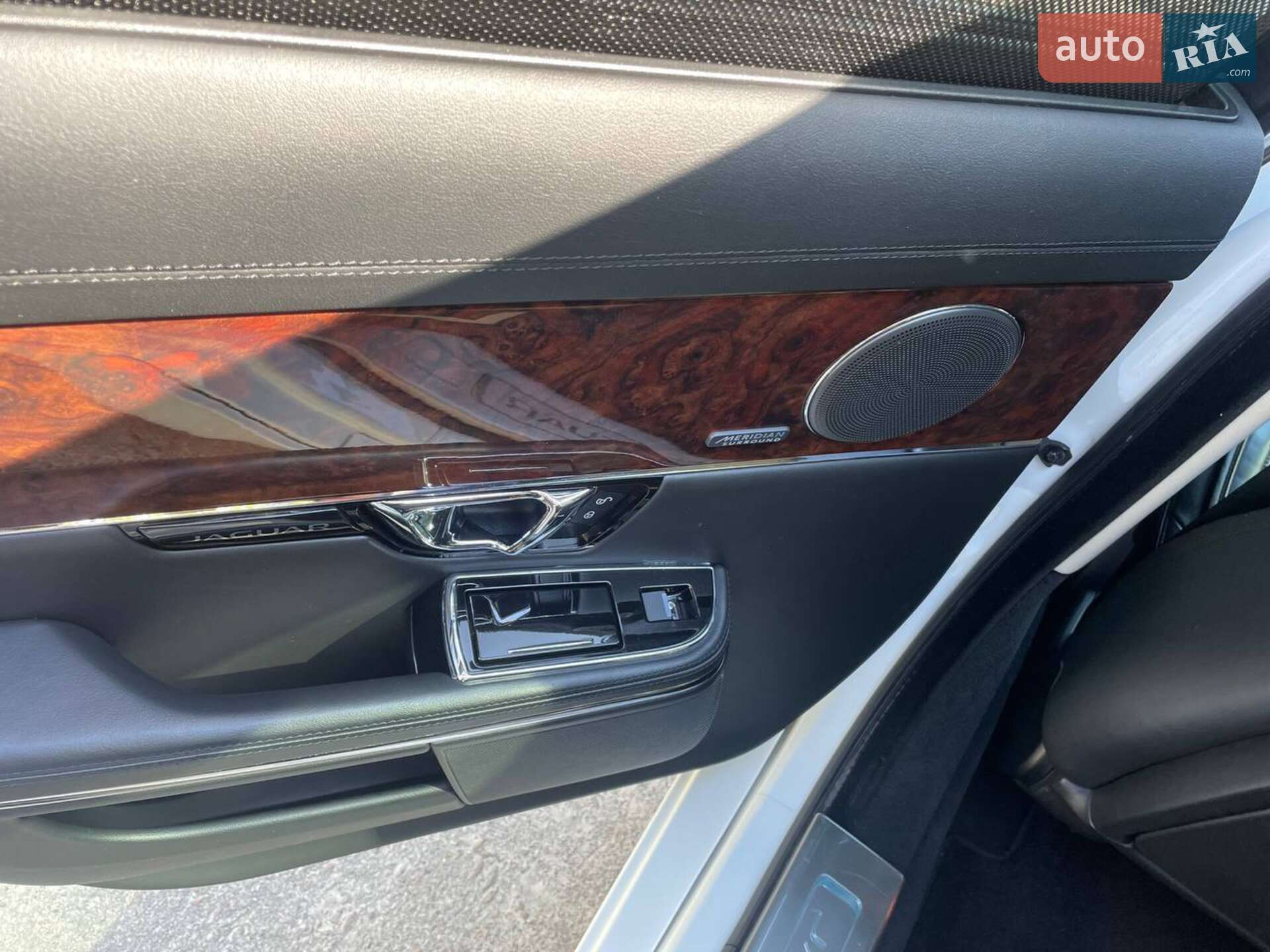 Jaguar XJ 2015 VIN SAJAJ22H0F8V88378 фото оголошення 35 з 40