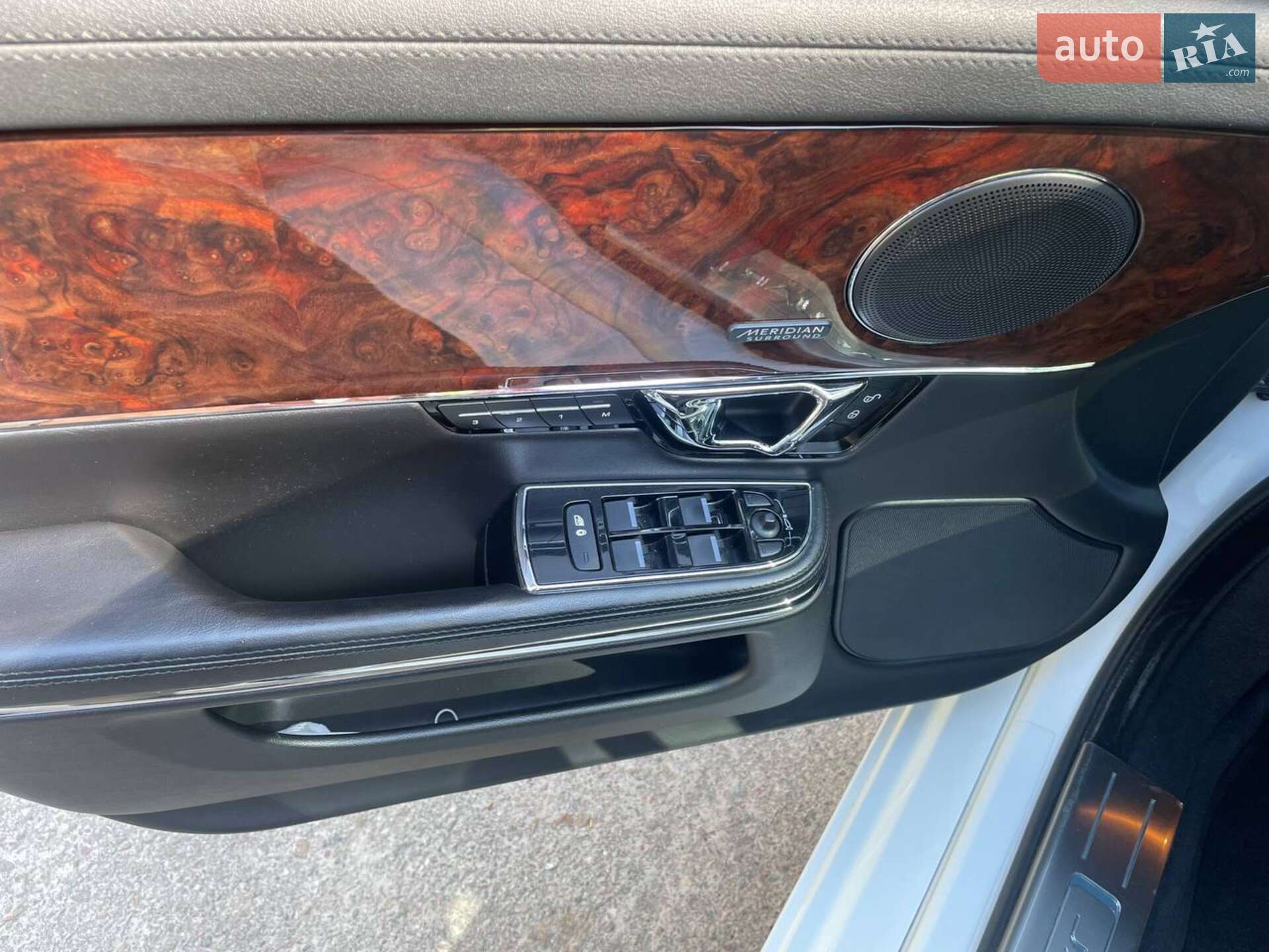 Jaguar XJ 2015 VIN SAJAJ22H0F8V88378 фото оголошення 37 з 40