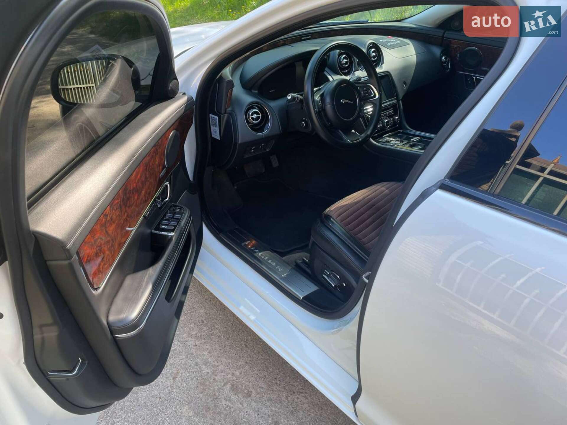 Jaguar XJ 2015 VIN SAJAJ22H0F8V88378 фото оголошення 39 з 40