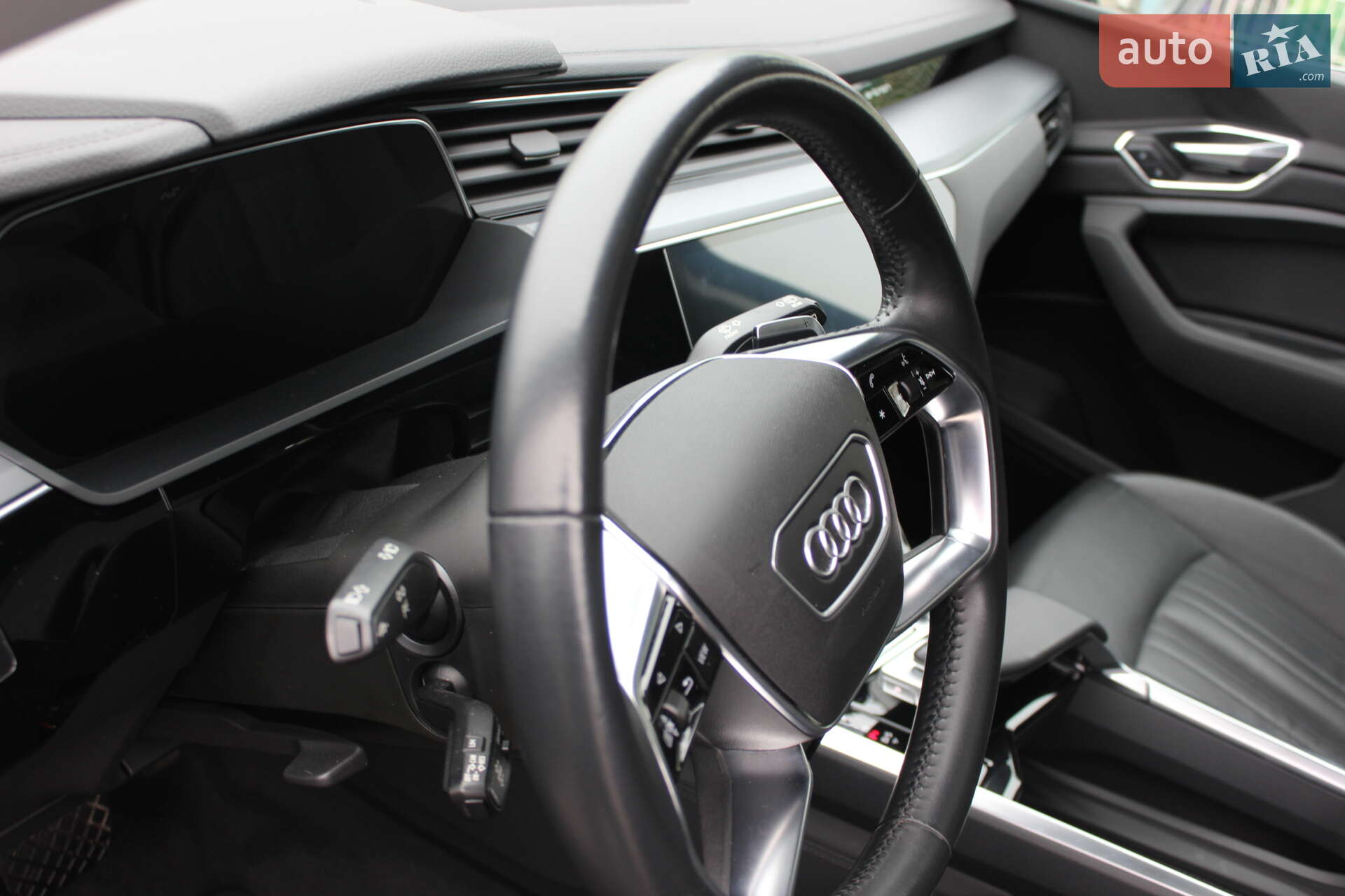 Audi e-tron 2019 VIN WAUZZZGE5LB016512 фото оголошення 34 з 130