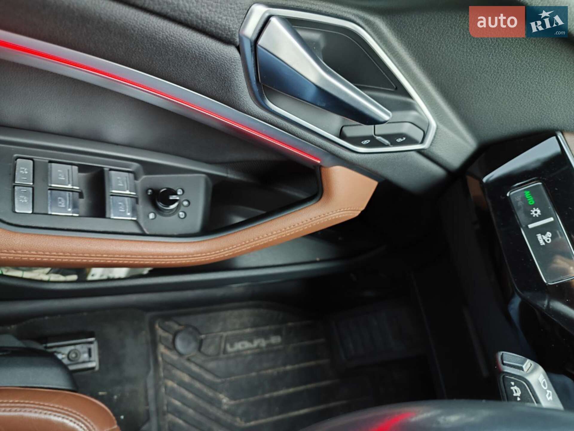 Audi e-tron 2019 VIN WA1LAAGE8KB020550 фото оголошення 3 з 28