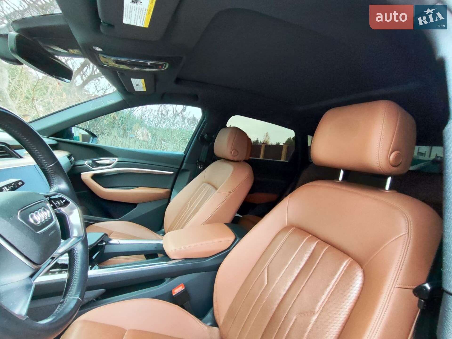 Audi e-tron 2019 VIN WA1LAAGE8KB020550 фото оголошення 6 з 28