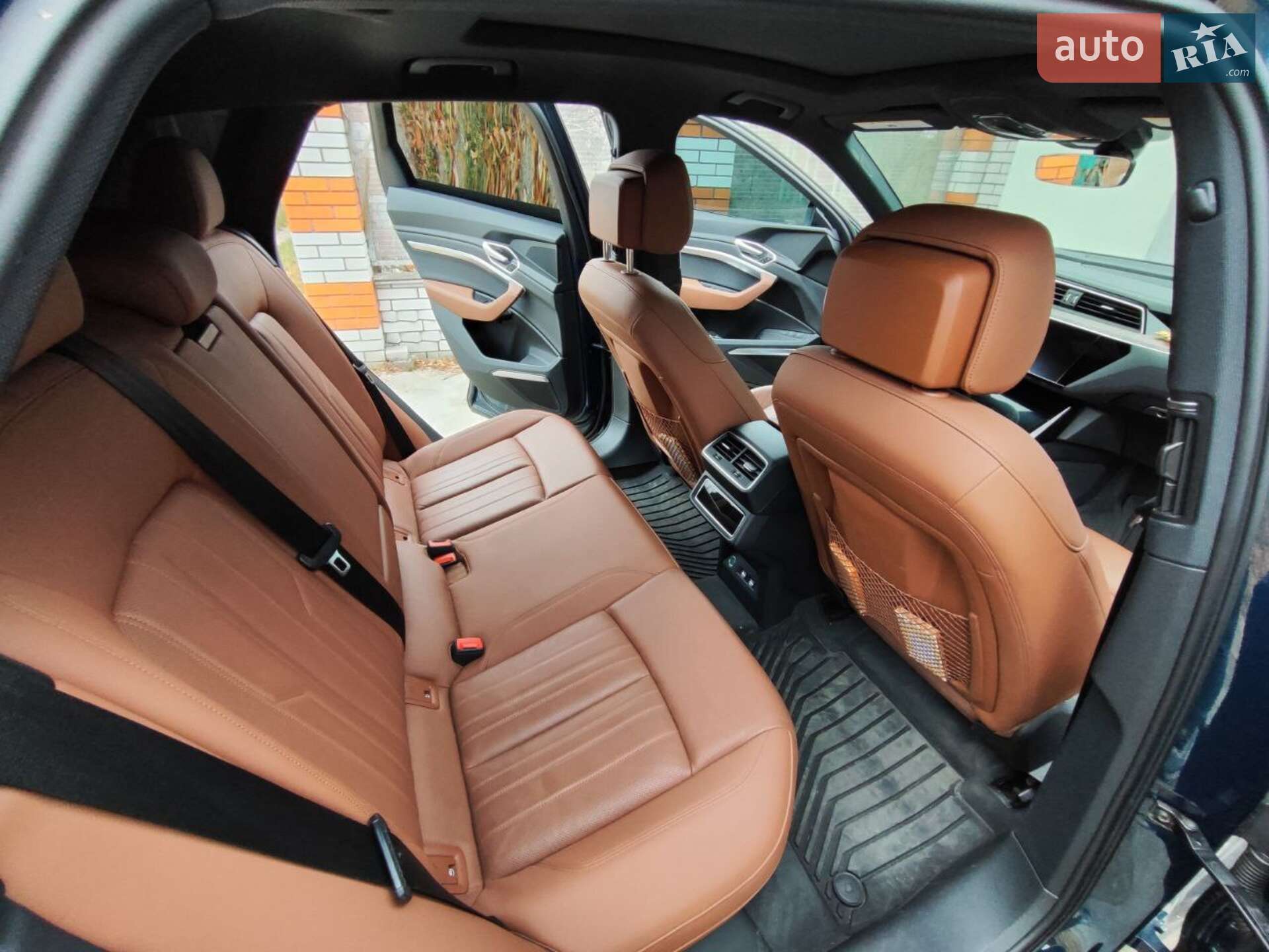 Audi e-tron 2019 VIN WA1LAAGE8KB020550 фото оголошення 10 з 28
